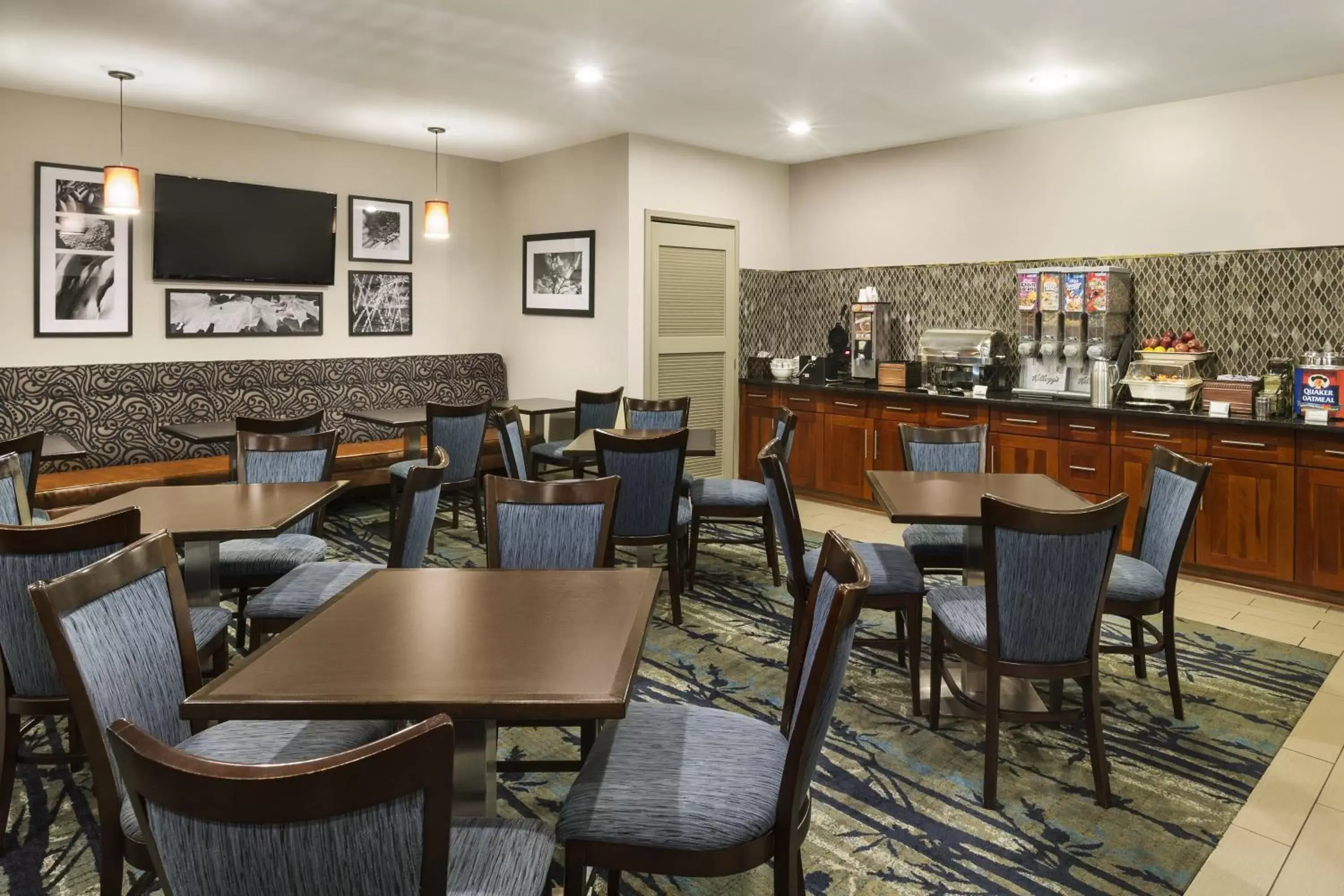 Meals, Restaurant/Places to Eat in Country Inn & Suites by Radisson, Washington Dulles International Airport, VA