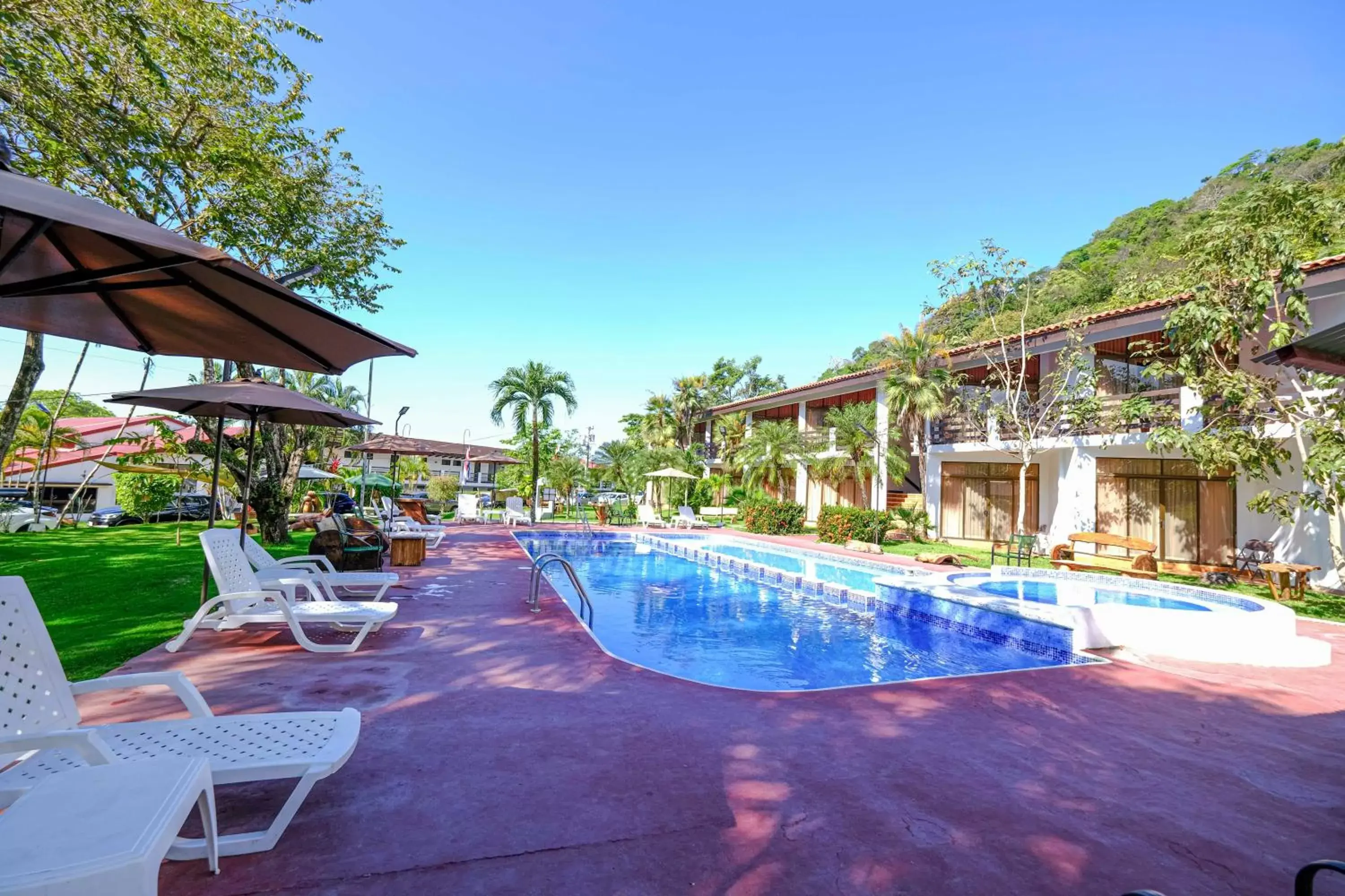 Property building, Swimming Pool in Hotel Terraza del Pacifico