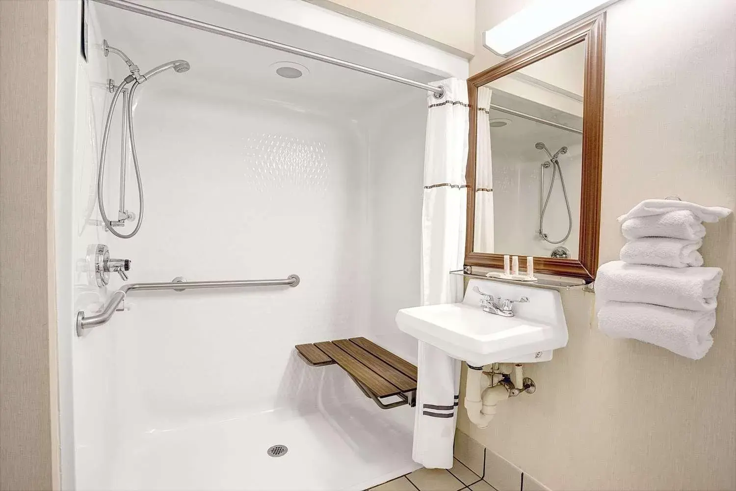 Double Room - Mobility Access/Non-Smoking in Baymont by Wyndham Monroe Double Room - Mobility Access/Non-Smoking in Baymont by Wyndham Monroe