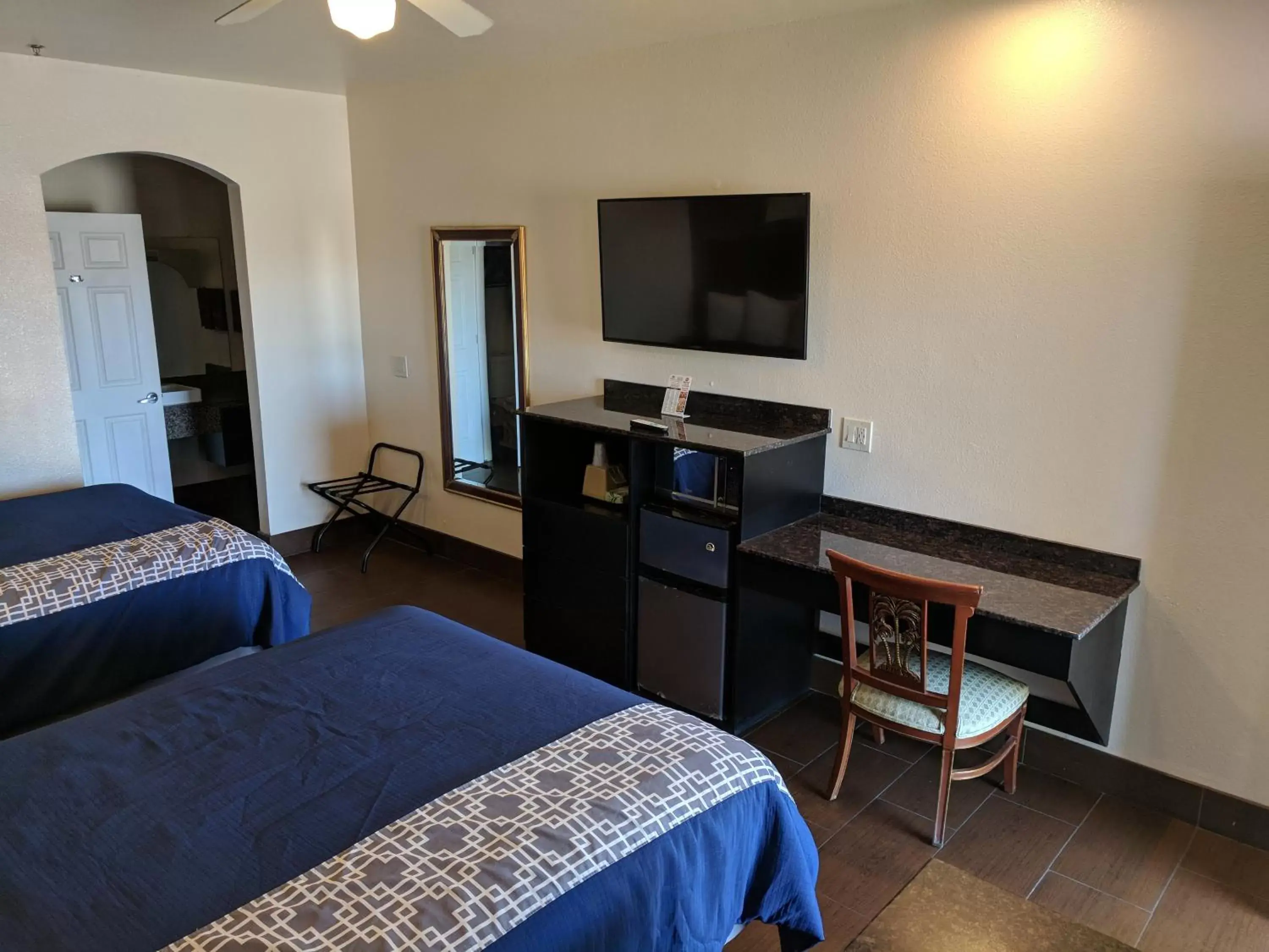 TV and multimedia, Bed in Americas Best Value Inn - Brownsville
