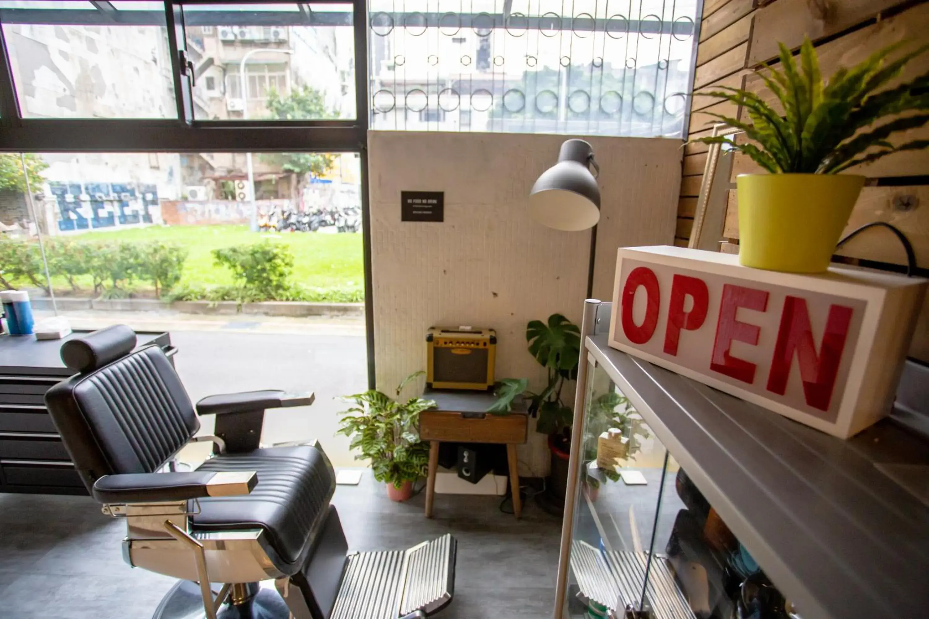 On-site shops in Meander Taipei Hostel