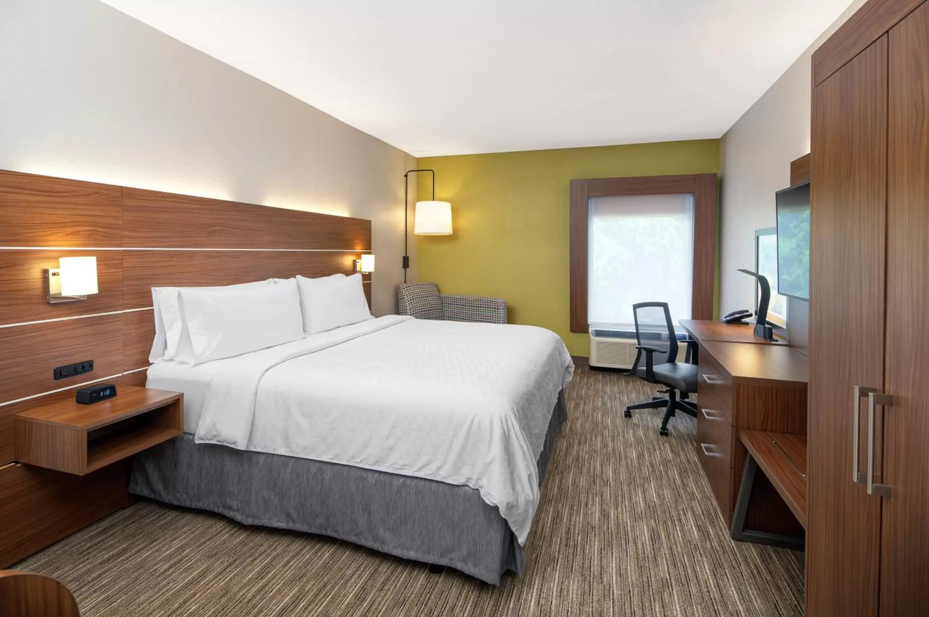 Photo of the whole room, Bed in Holiday Inn Express Statesboro, an IHG Hotel