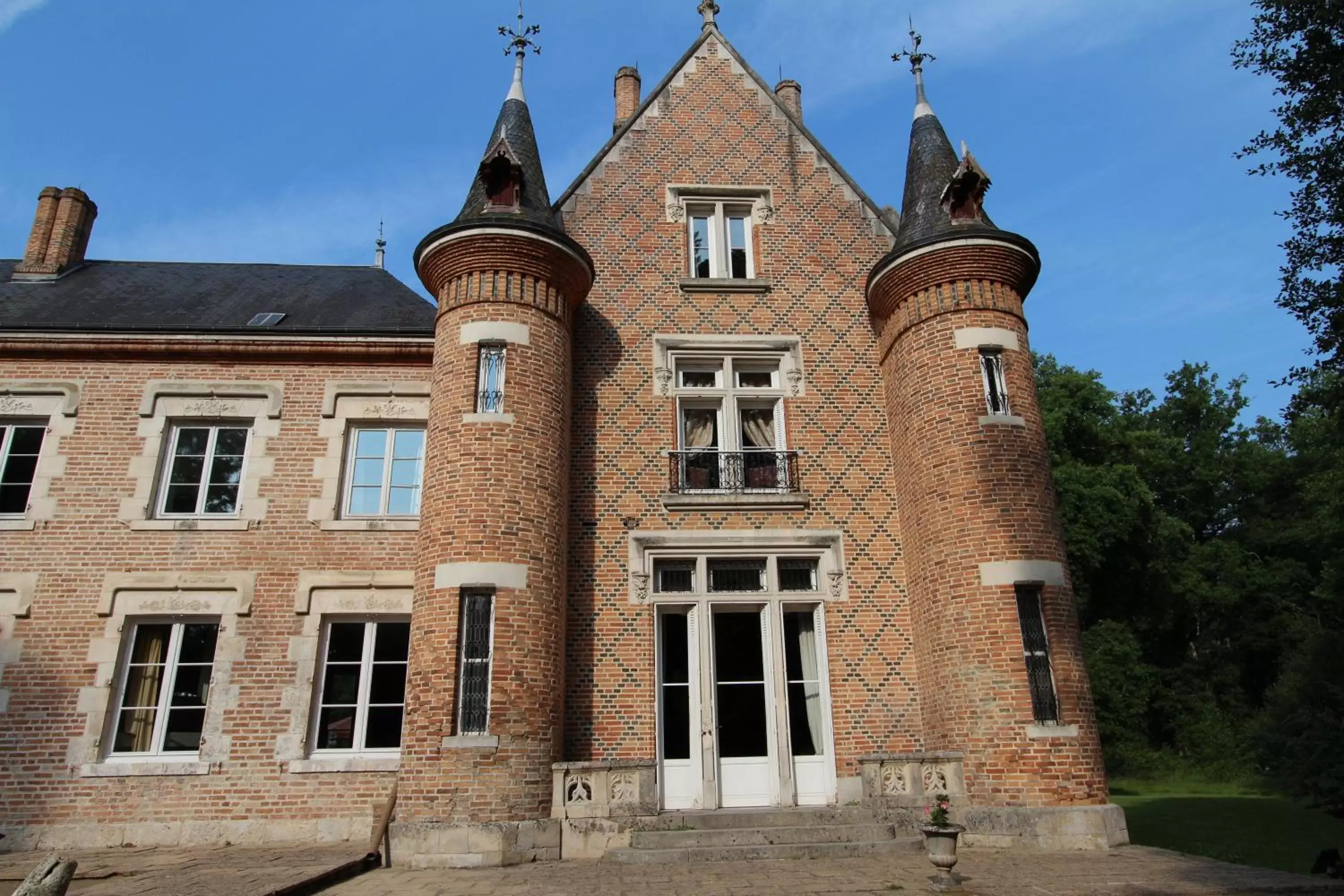 Facade/entrance, Property Building in Hostellerie Du Château Les Muids