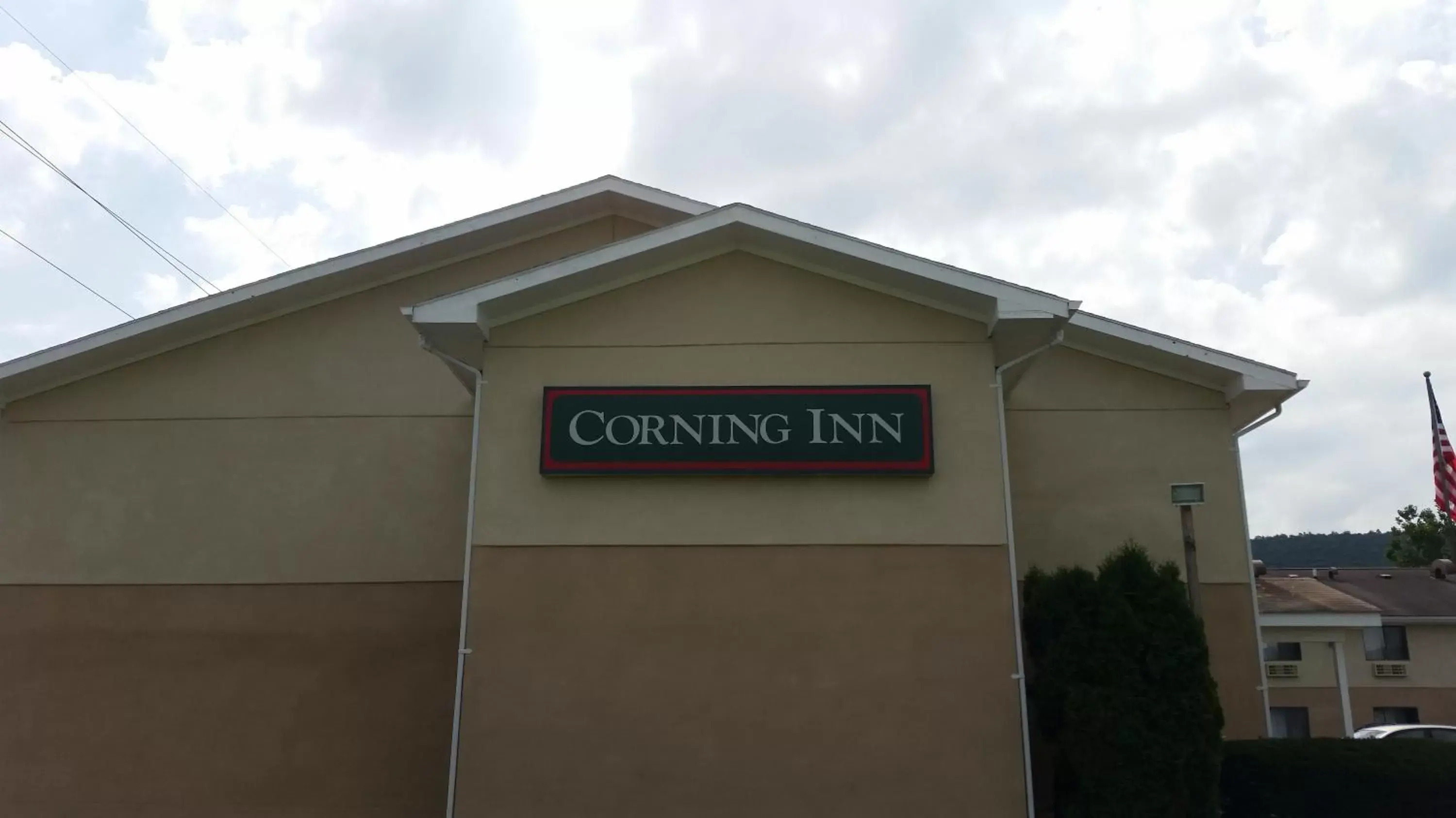 Facade/entrance, Property Building in Corning Inn