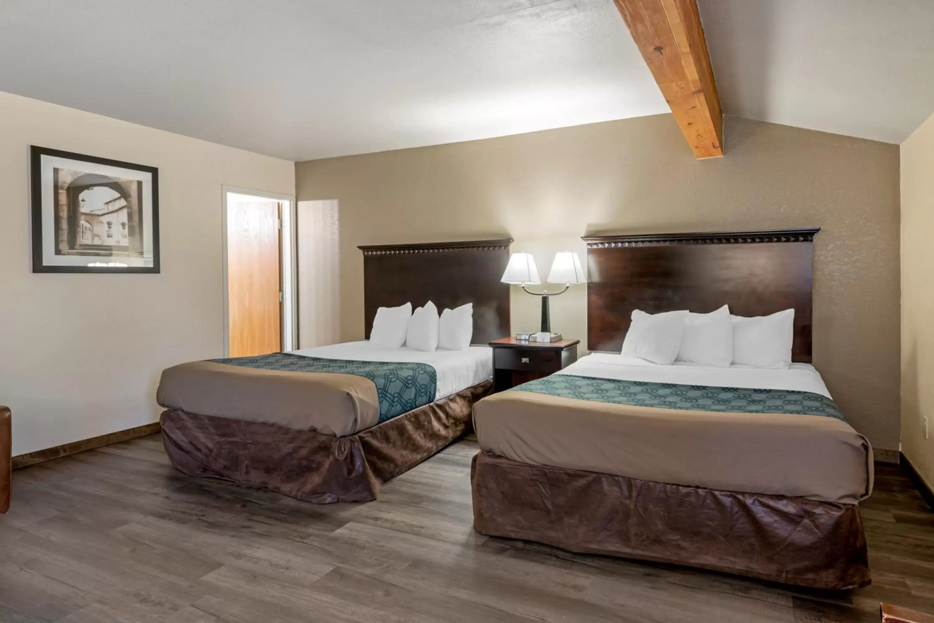 Bed in Econo Lodge Gunnison