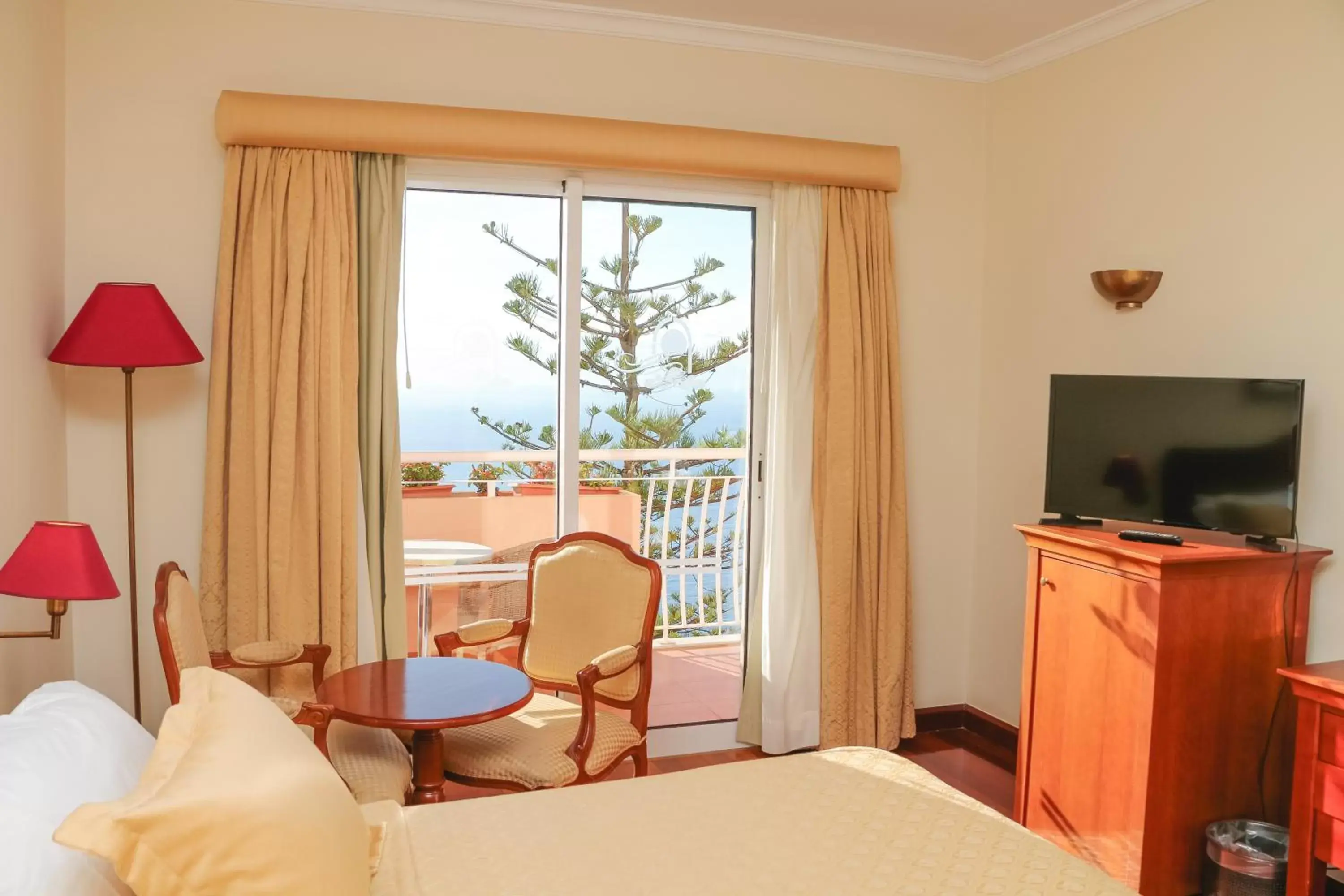 Photo of the whole room, Bed in Ocean Gardens Photo of the whole room, Bed in Ocean Gardens