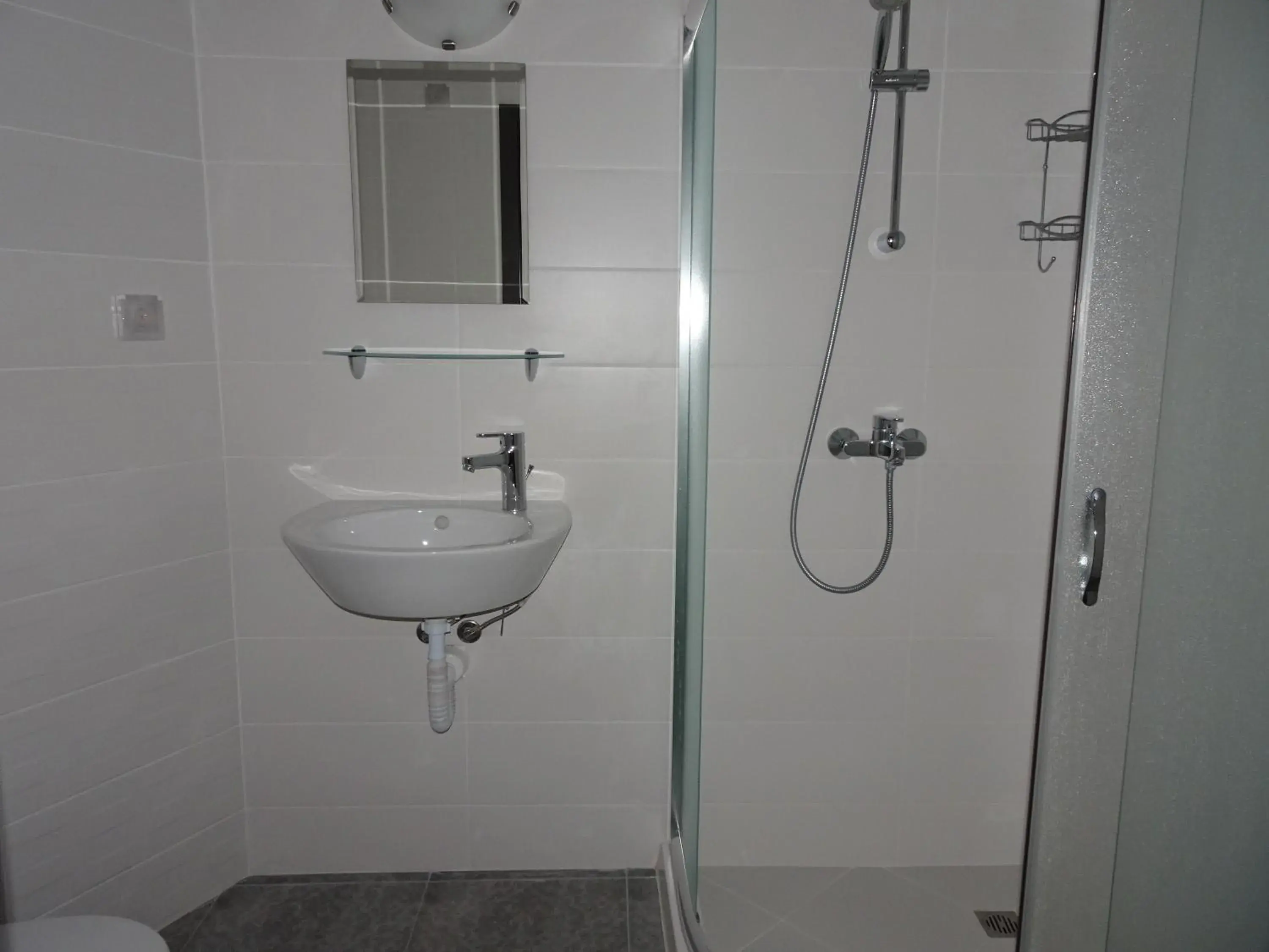 Shower, Bathroom in Hotel Samara