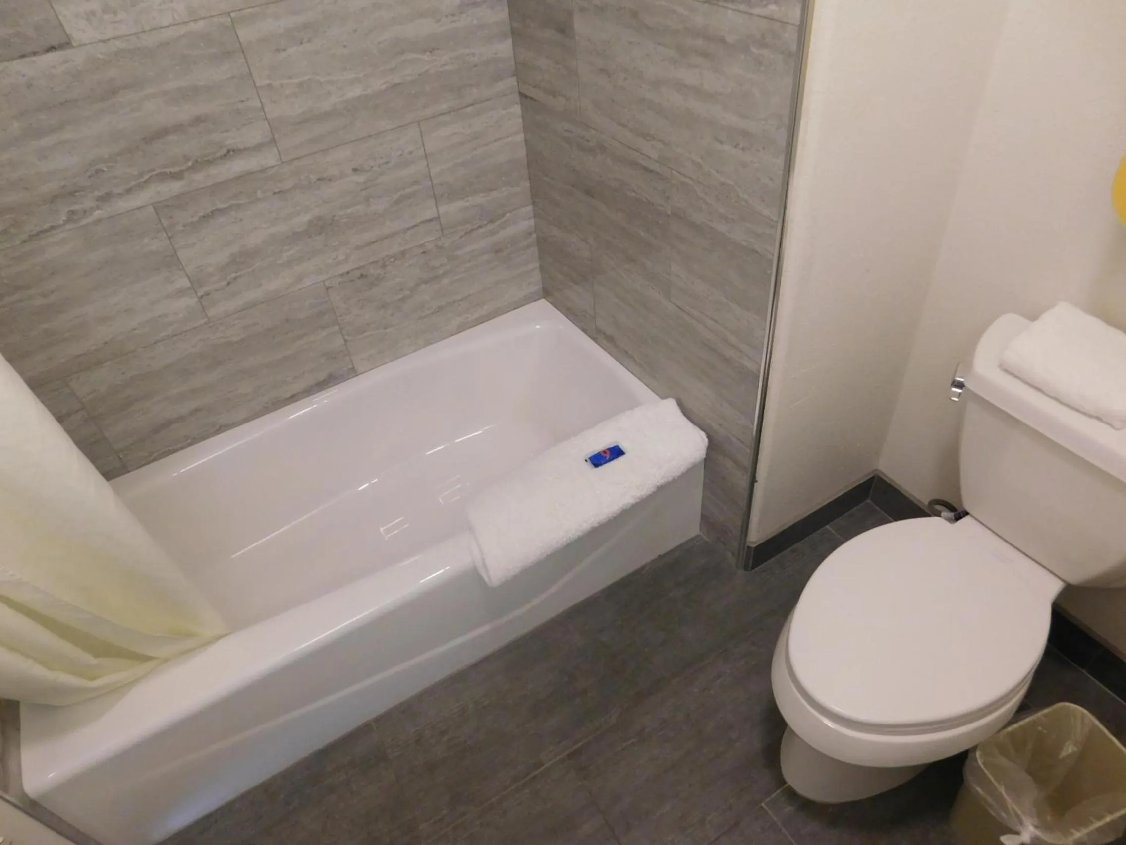 Bathroom in Fisherman's Cove Inn