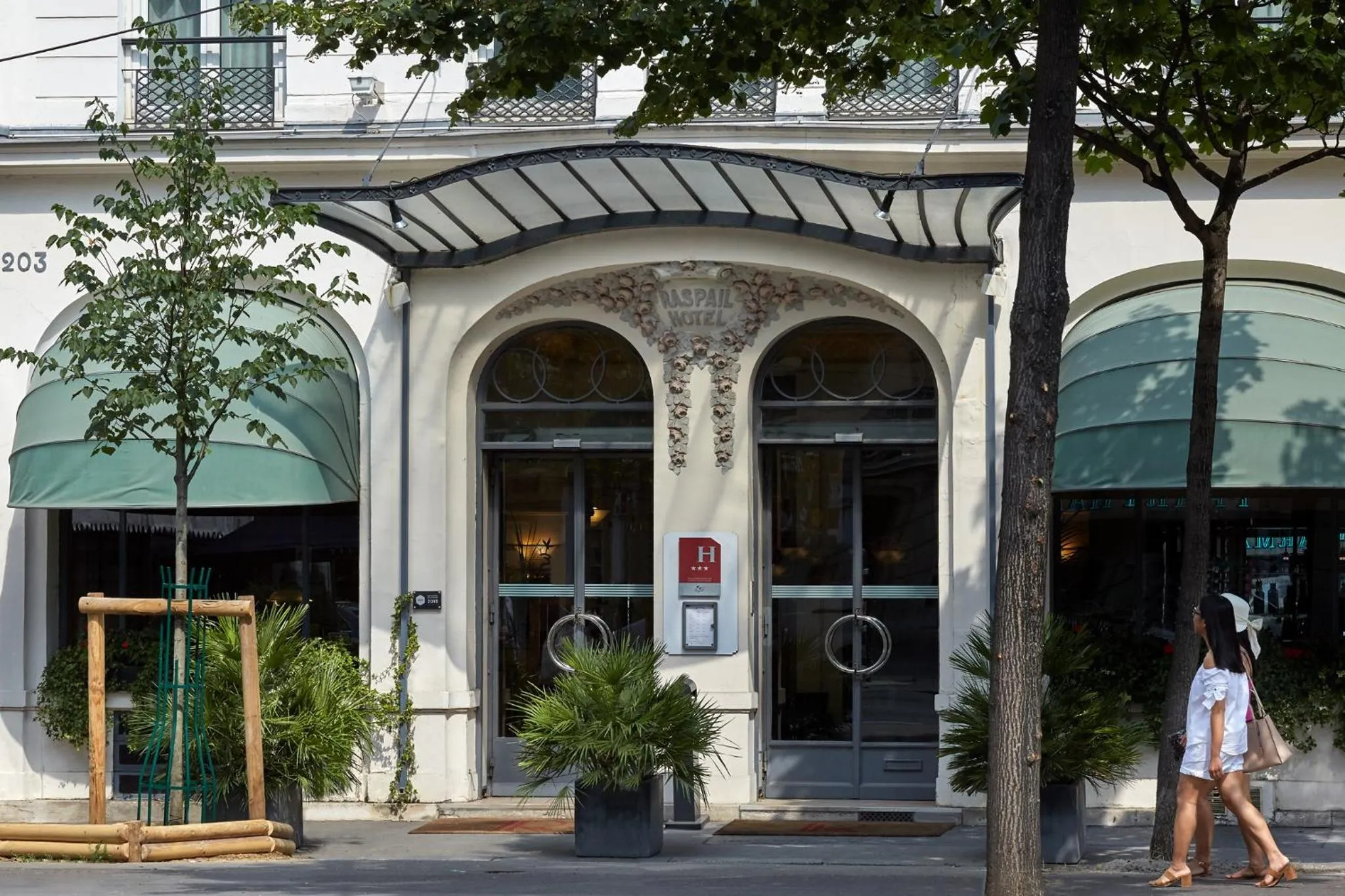 Facade/entrance in Hôtel Raspail Montparnasse