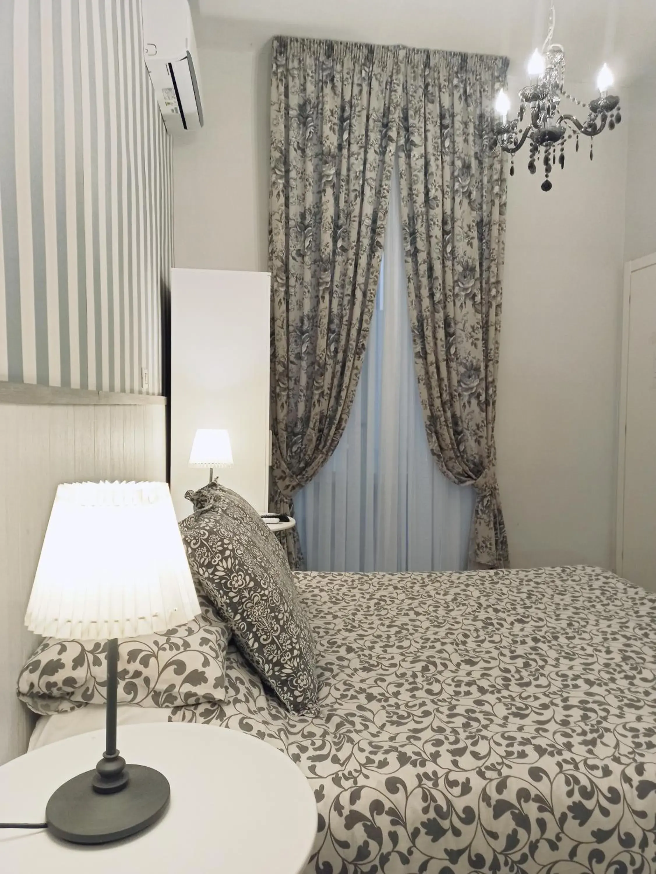 Bed in B&B Dei Decumani Bed in B&B Dei Decumani