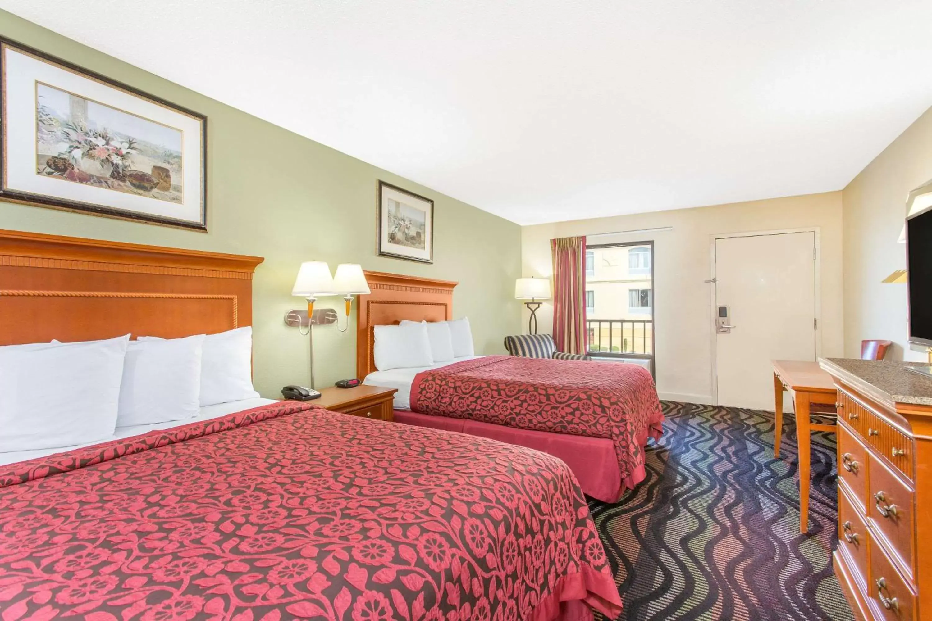 Photo of the whole room, Bed in Days Inn by Wyndham Florence/I-95 North