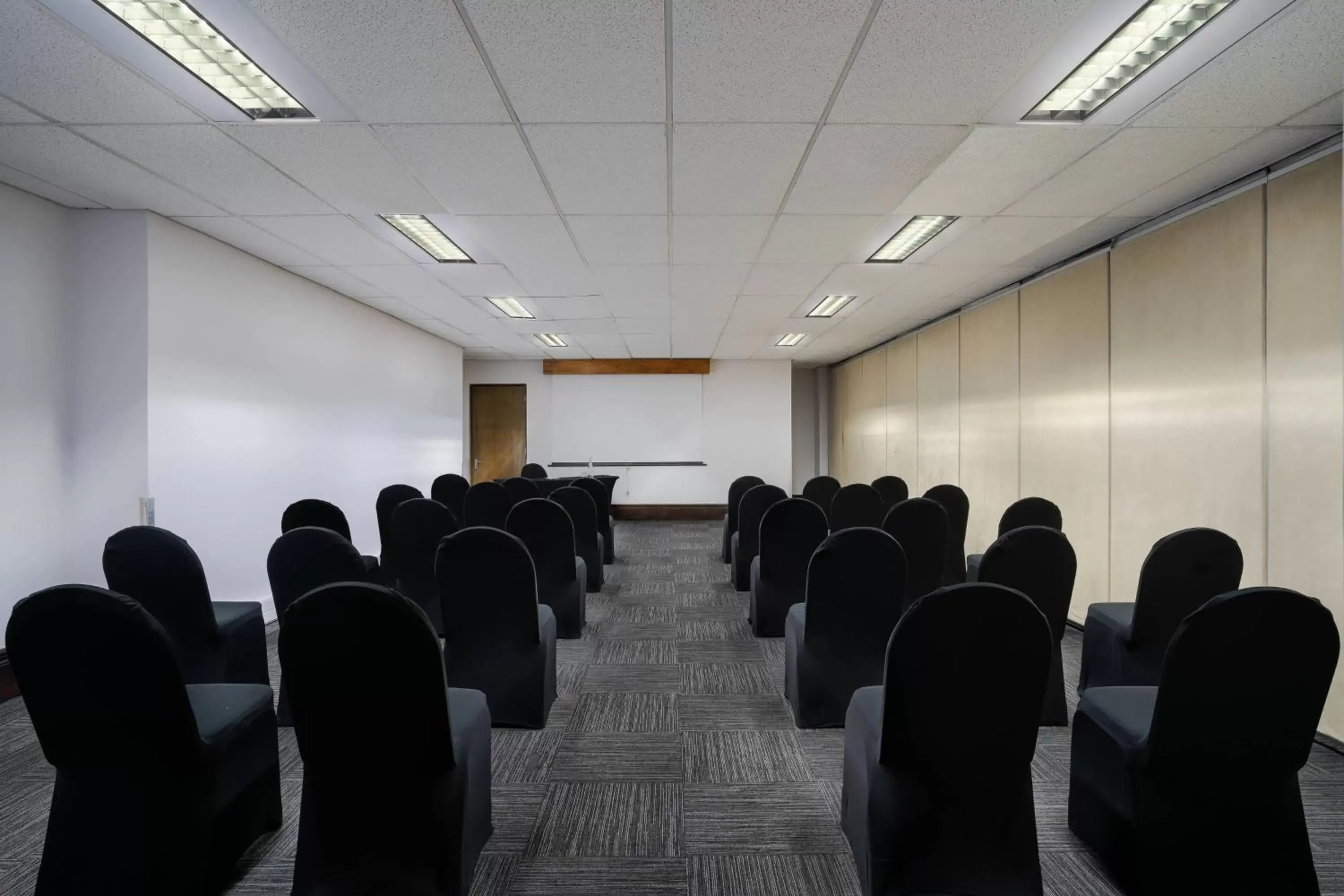 Meeting/conference room in Protea Hotel by Marriott Johannesburg Wanderers