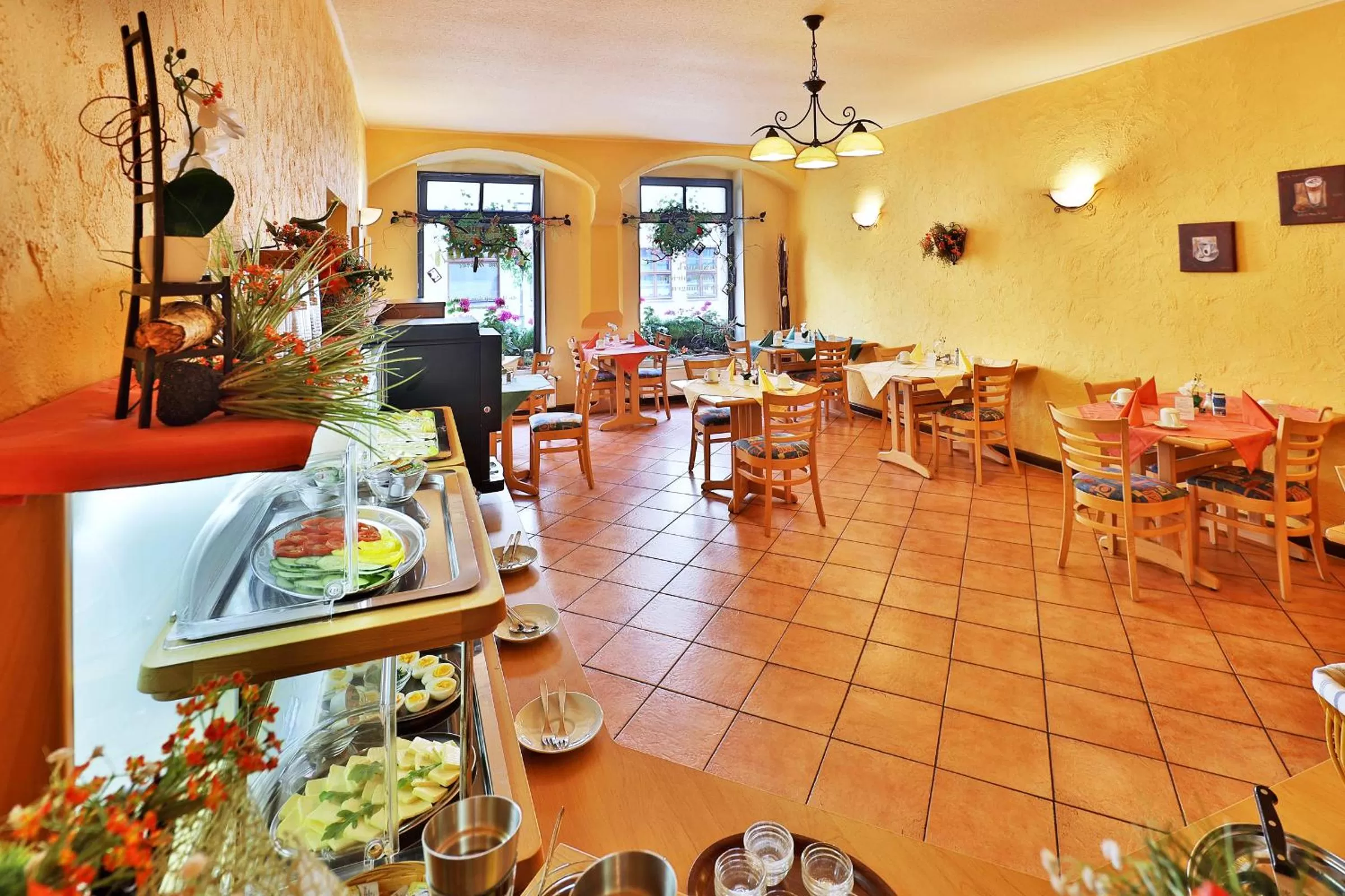 Restaurant/places to eat in Hotel-Pension zum Markt