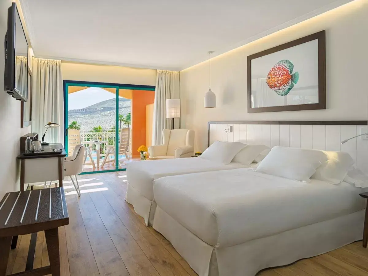 Photo of the whole room, Bed in H10 Playa Esmeralda - Adults Only