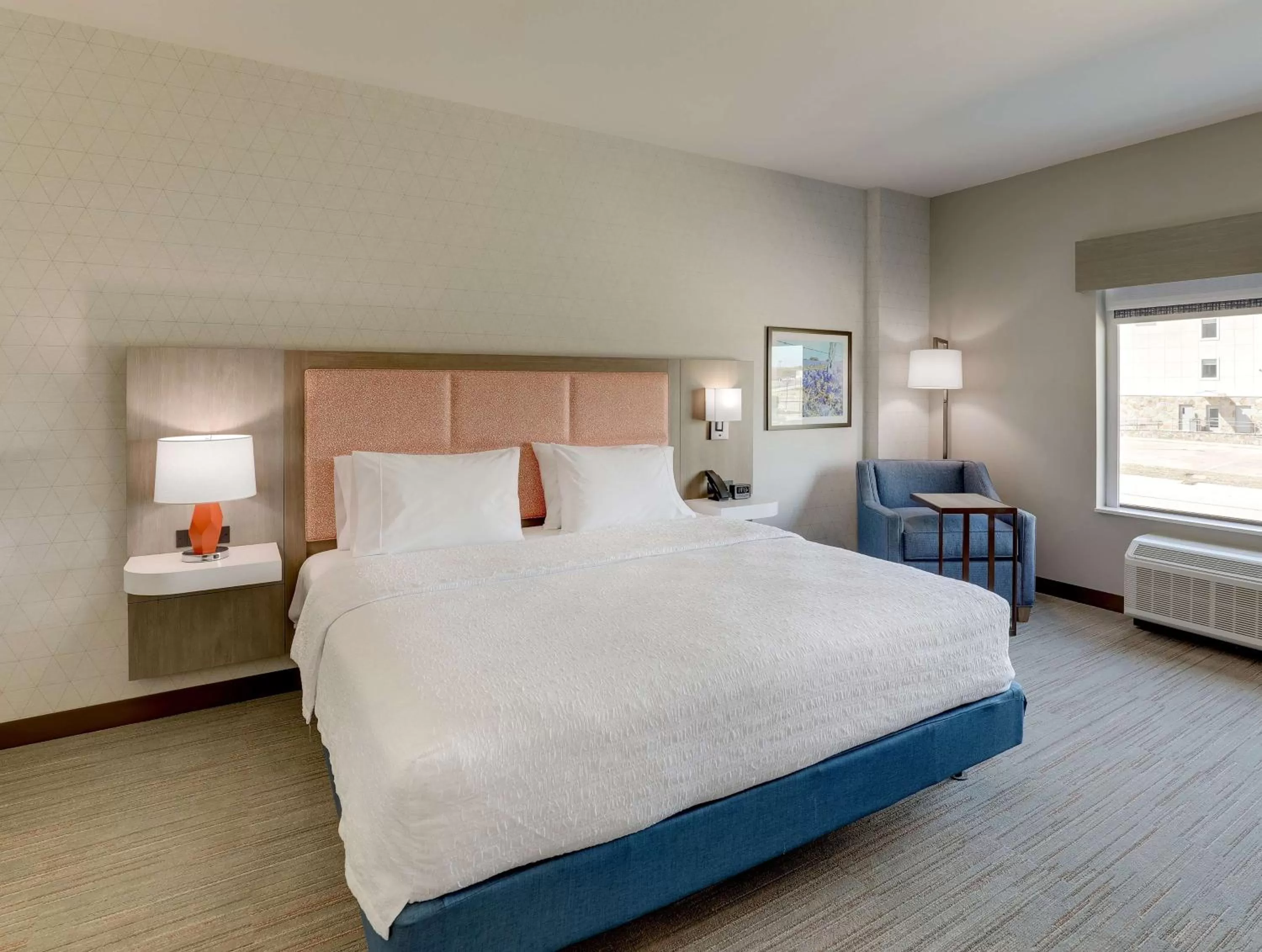 Bed in Hampton Inn & Suites Weatherford, Tx