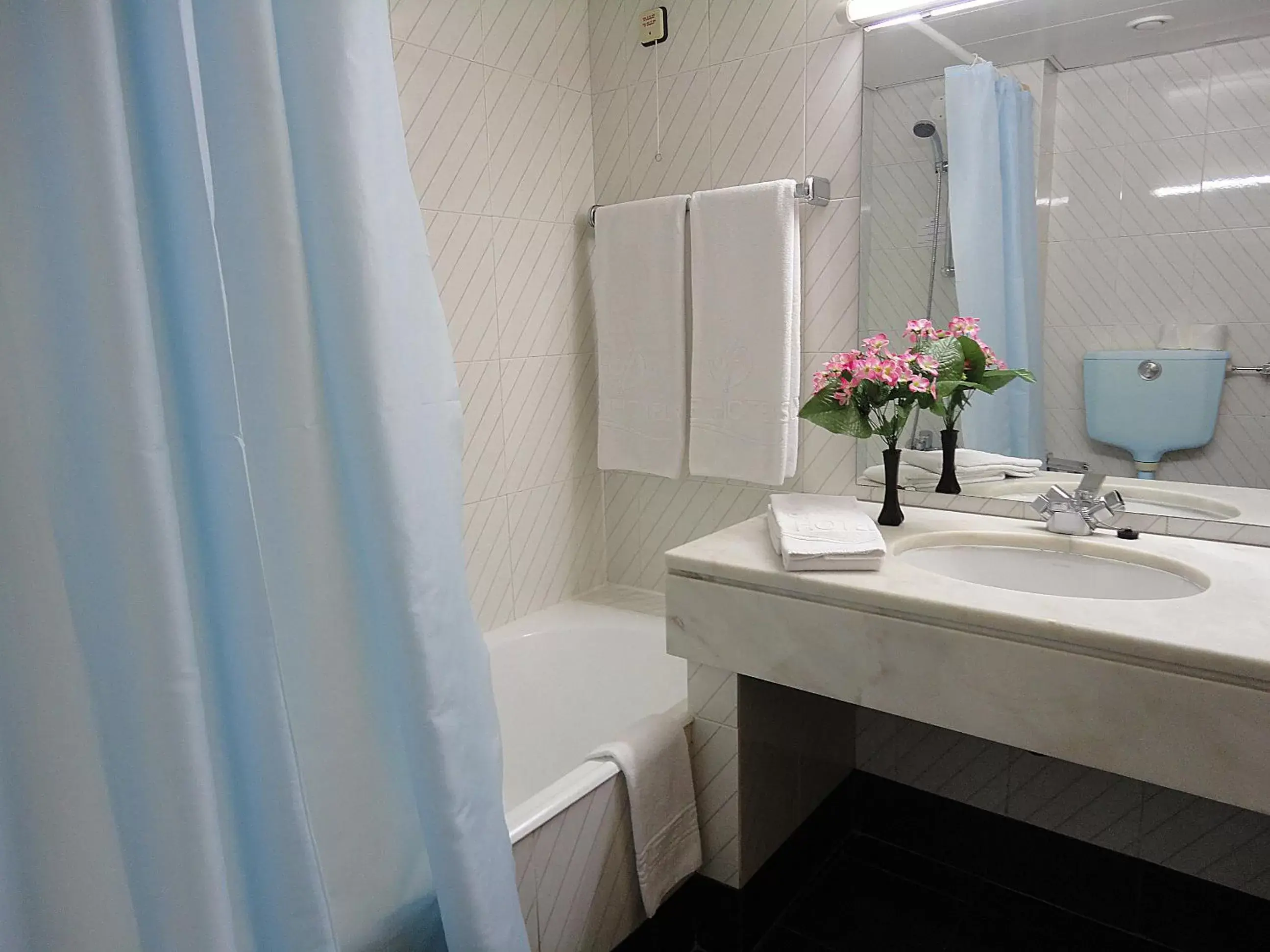 Bathroom in VIP Executive Zurique Hotel