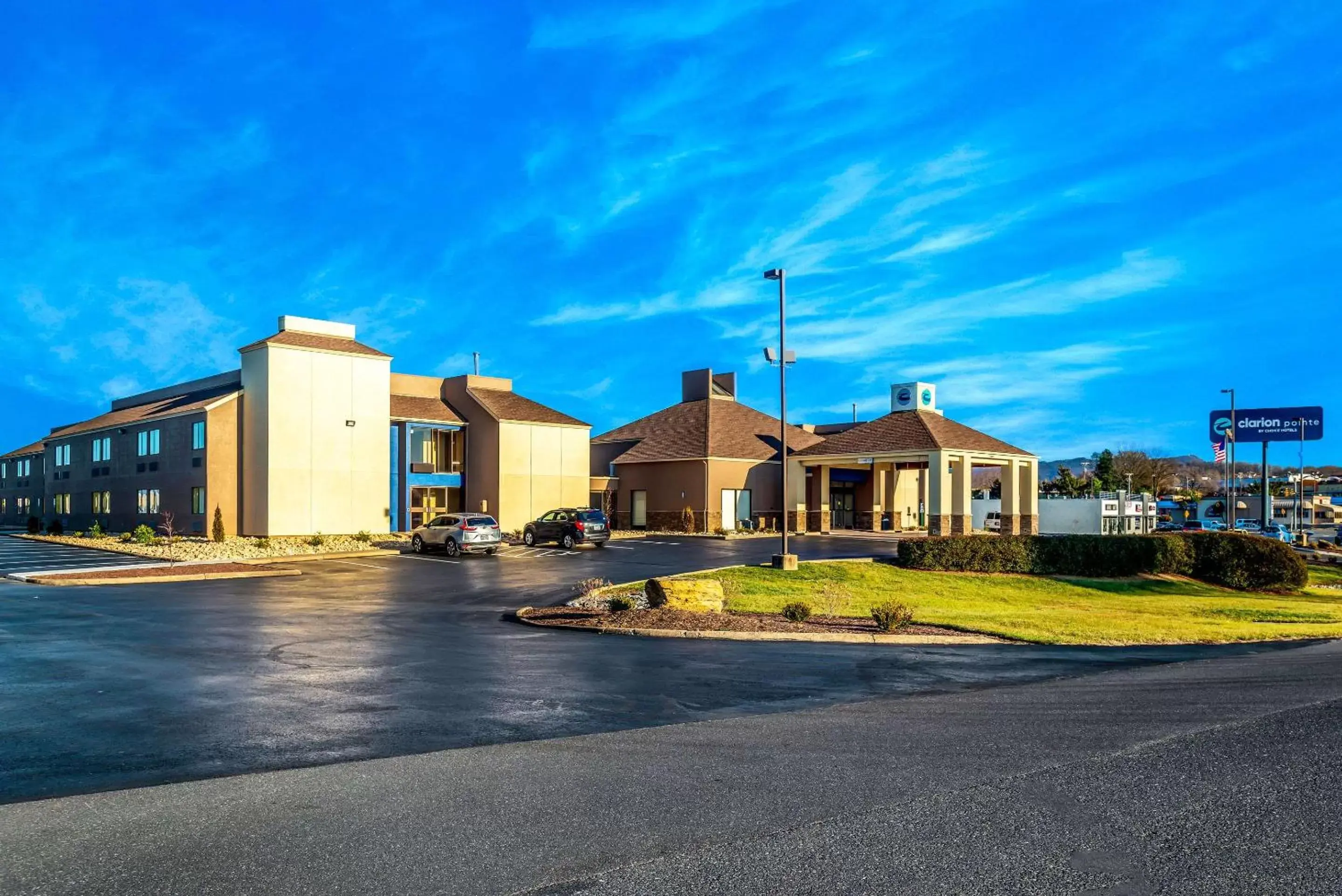 Property building in Clarion Pointe Harrisonburg Property building in Clarion Pointe Harrisonburg