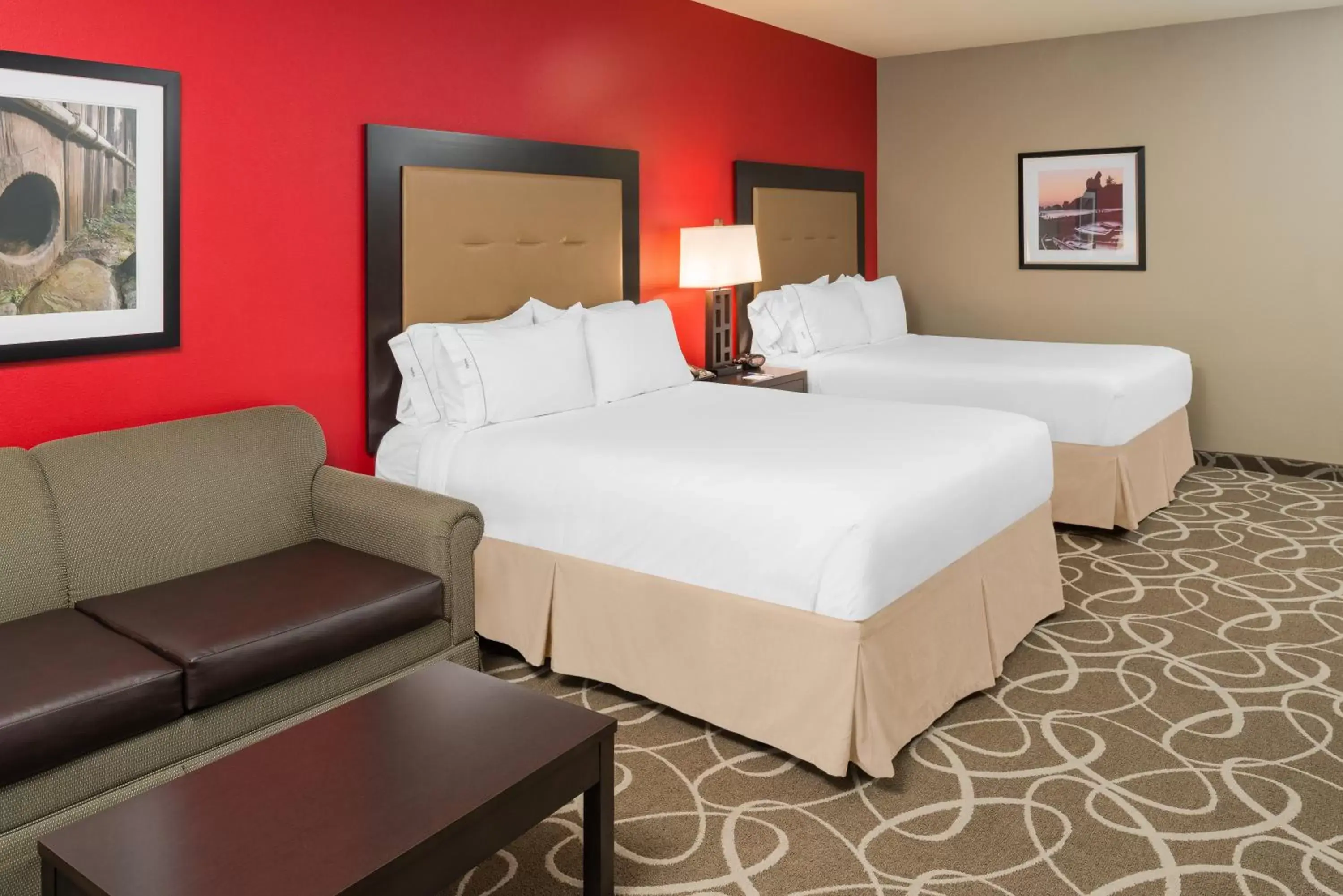 Photo of the whole room, Bed in Holiday Inn Express Redwood National Park, an IHG Hotel