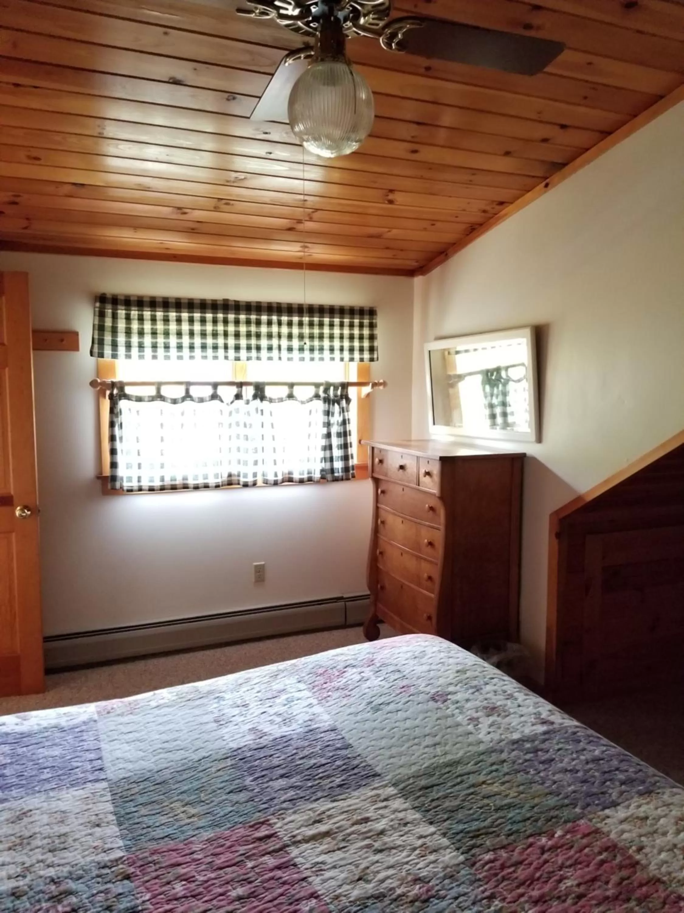 Bed in Trails End Inn