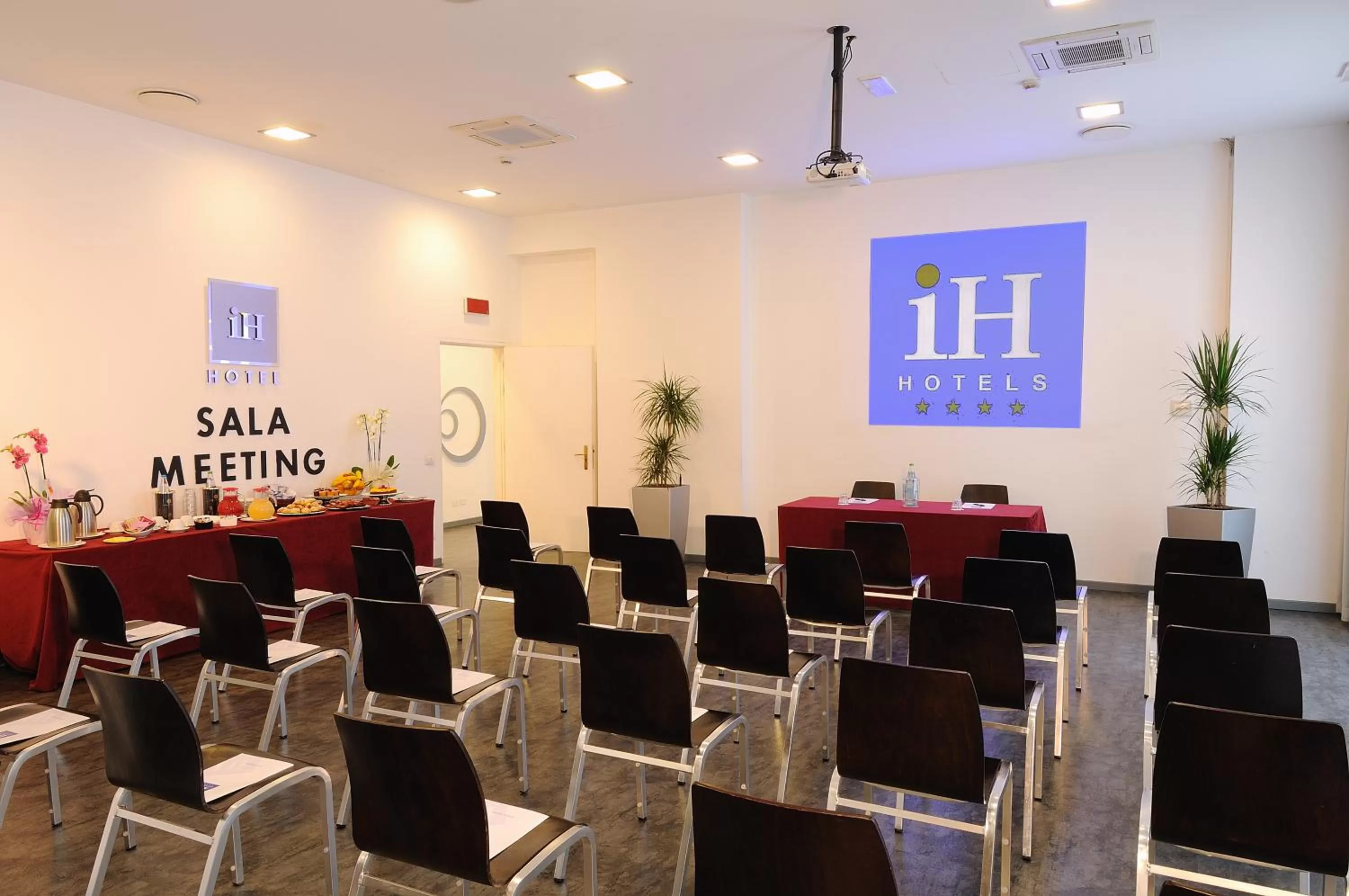 Meeting/conference room in iH Hotels Milano Lorenteggio