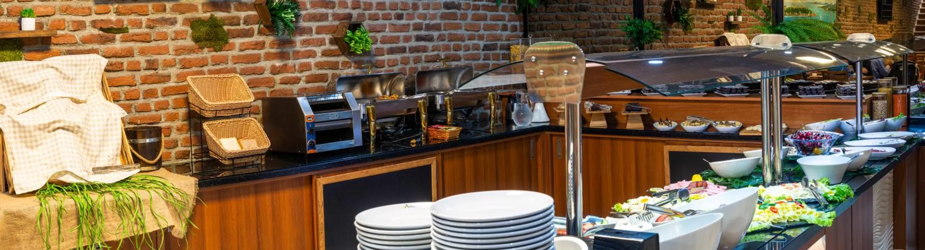 Restaurant/places to eat in Aprilis Hotel - Special Category