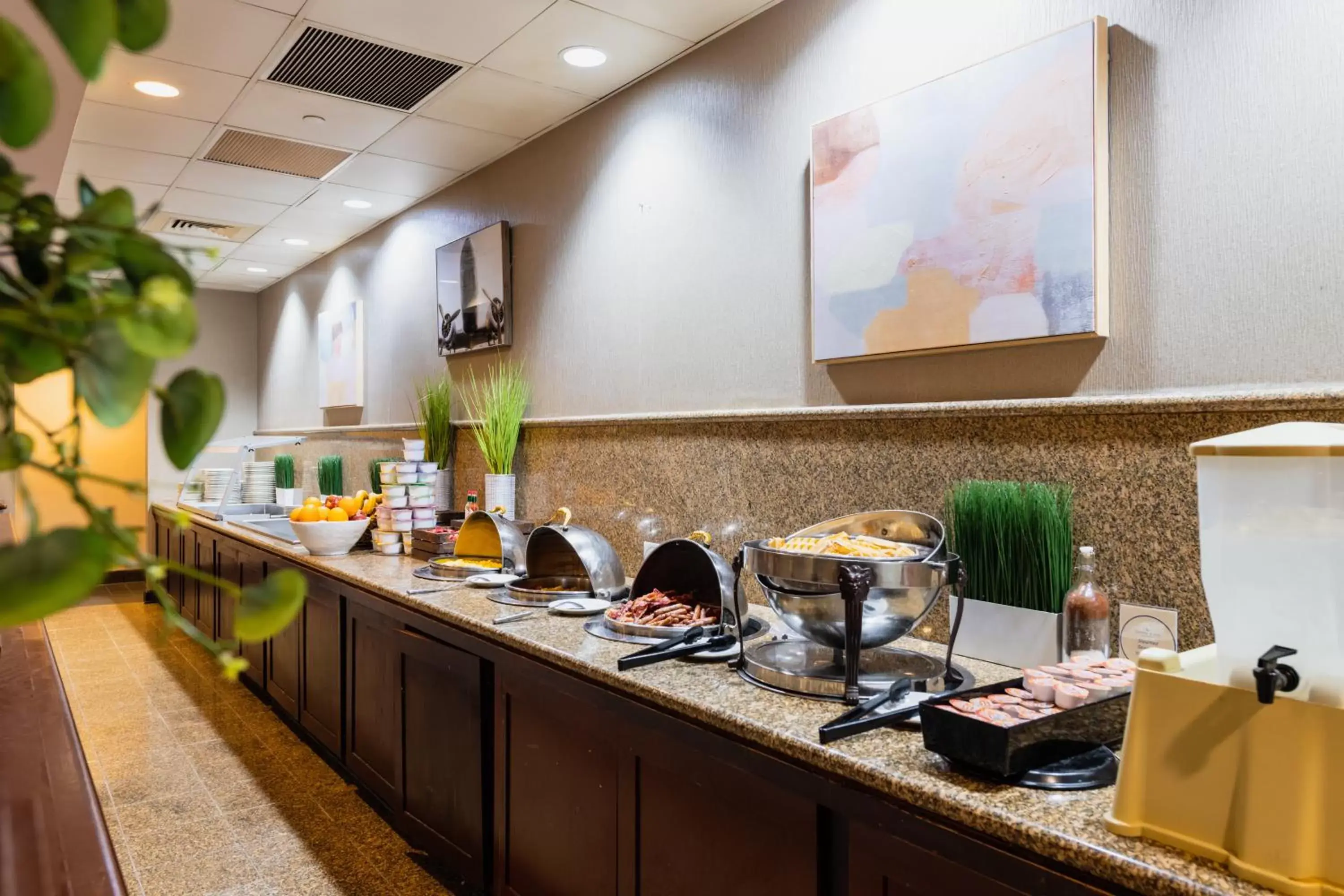 Buffet breakfast, Restaurant/Places to Eat in Crowne Plaza Newark Airport, an IHG Hotel