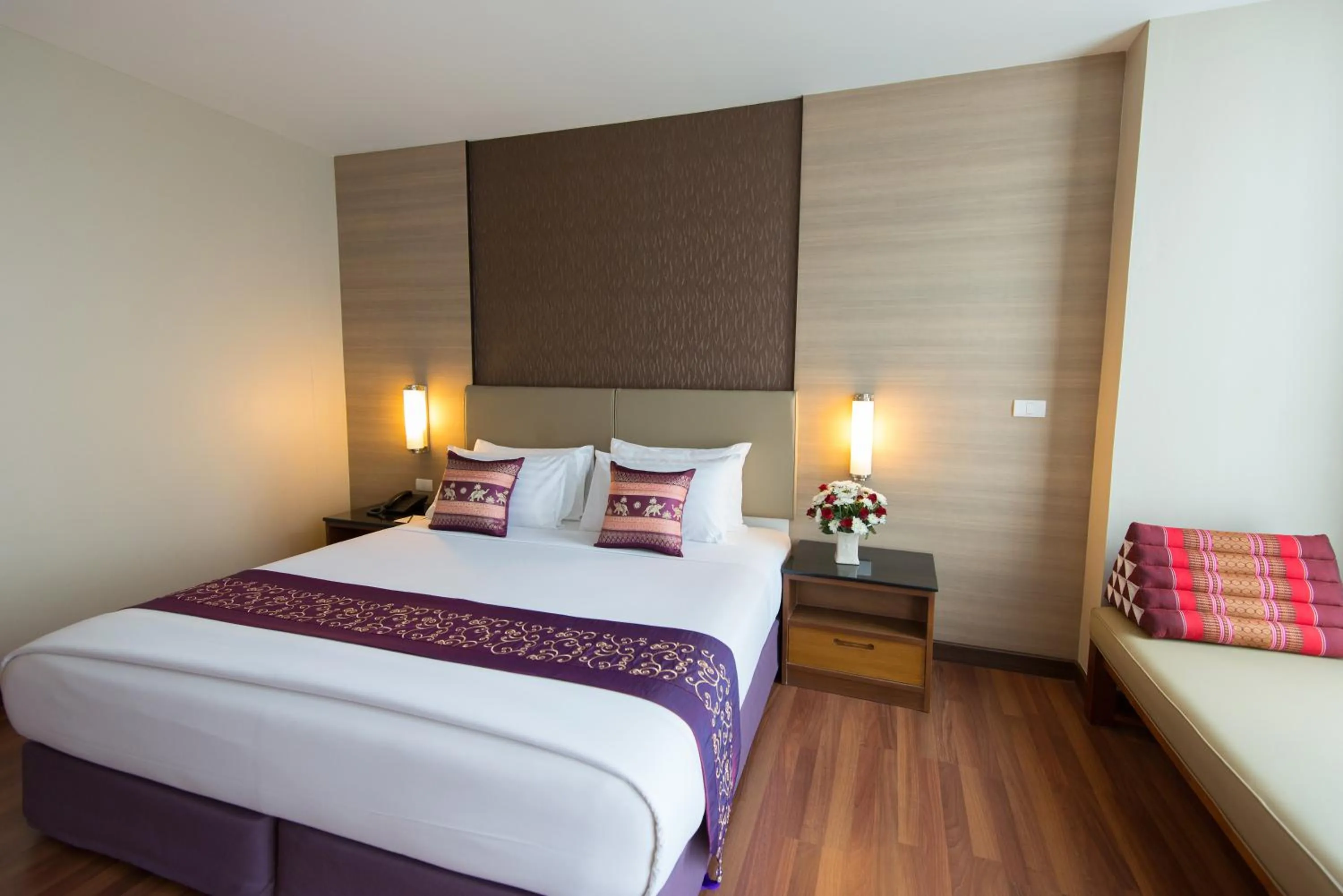 Bed in Marsi Hotel Bangkok