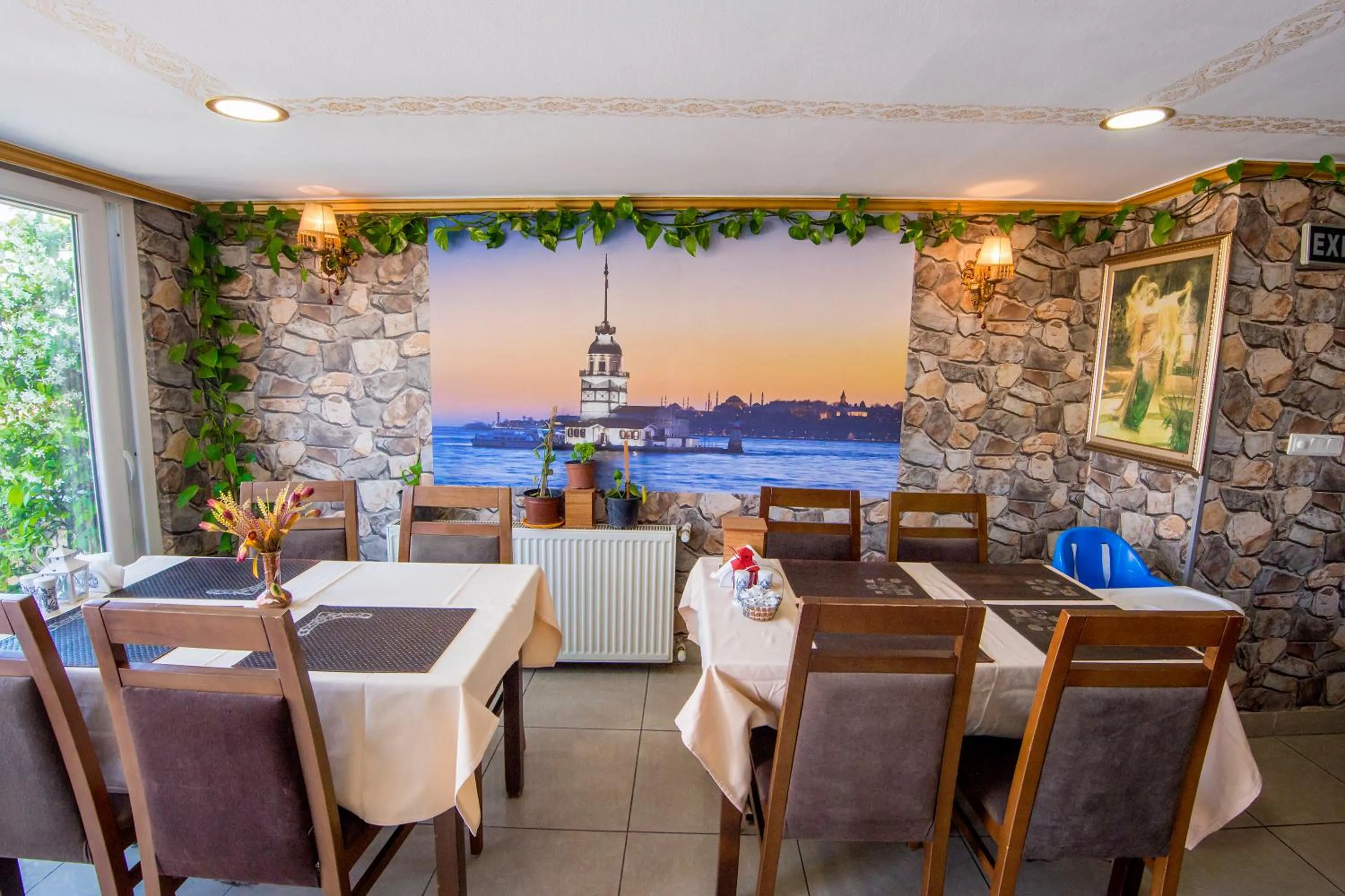 Restaurant/places to eat in Meddusa Hotel