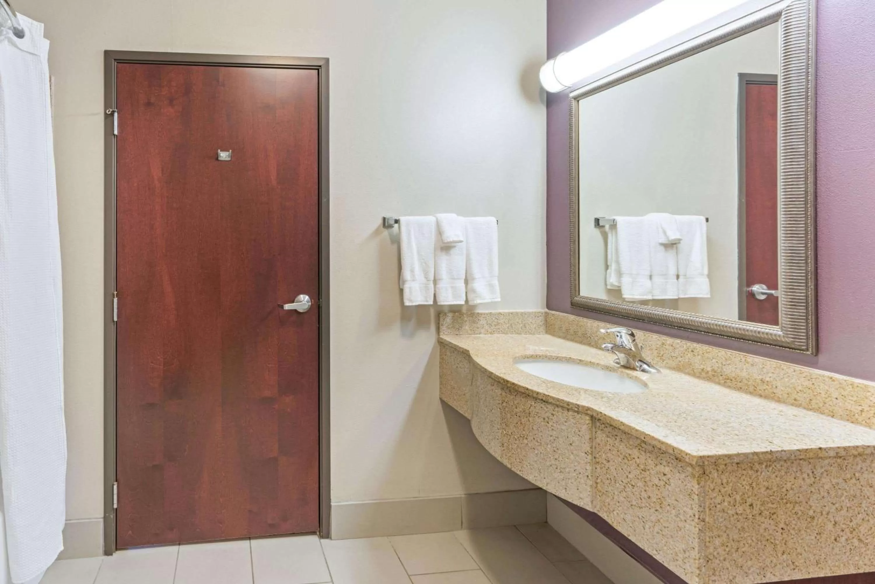 Bathroom in La Quinta by Wyndham Oklahoma City -Yukon