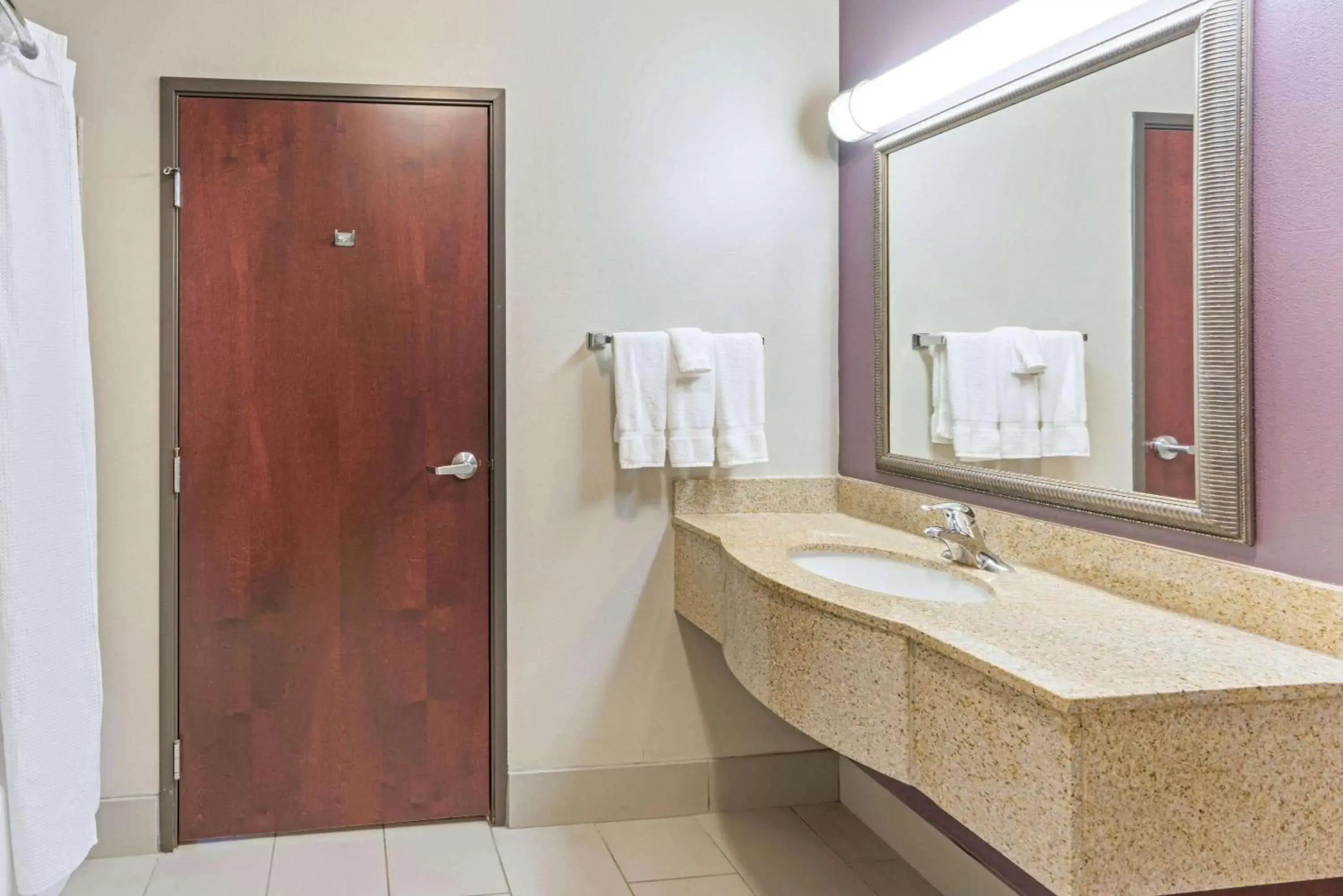 Bathroom in La Quinta by Wyndham Oklahoma City -Yukon