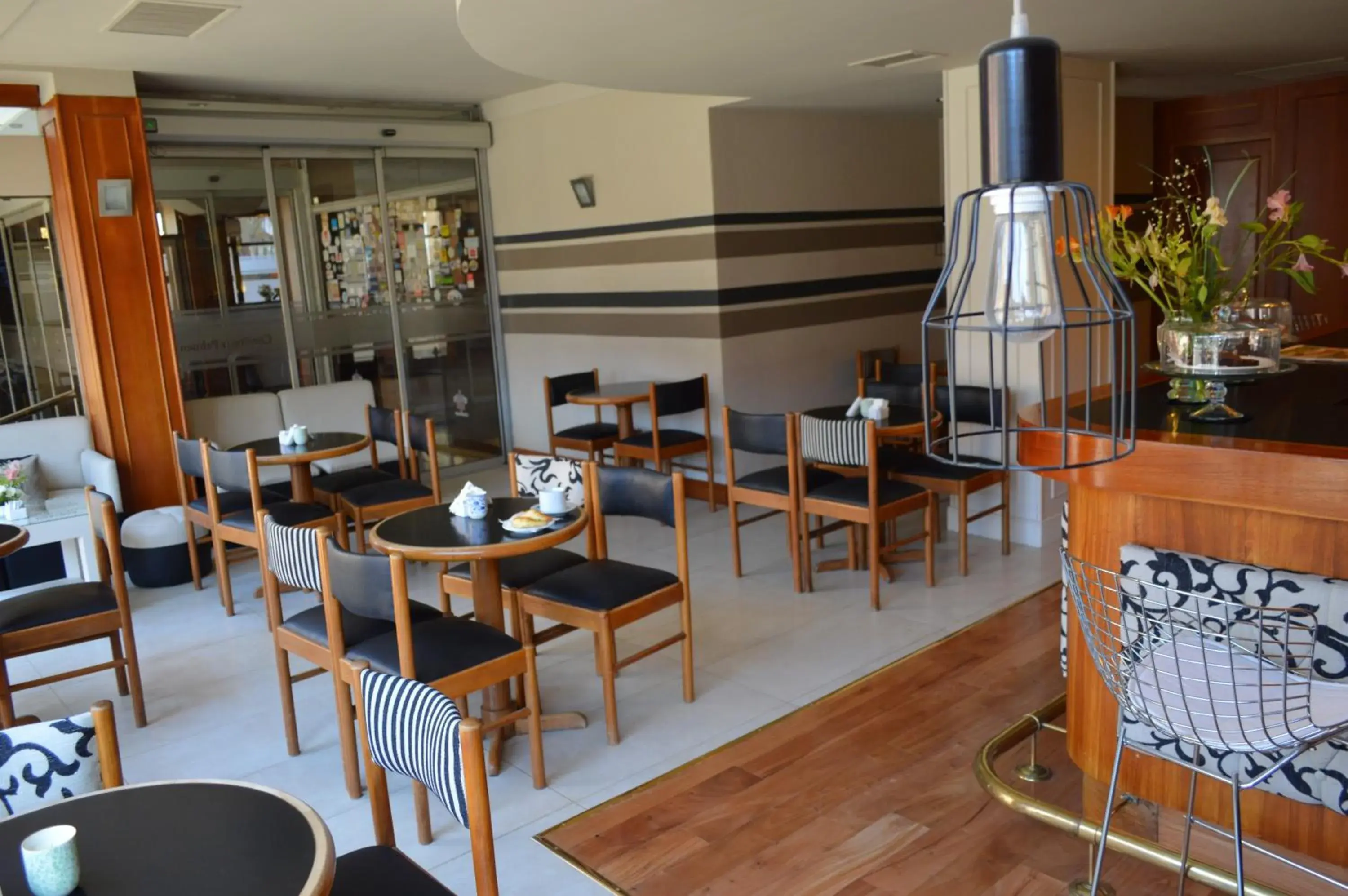 Lounge or bar, Restaurant/Places to Eat in Hotel Rayentray Trelew