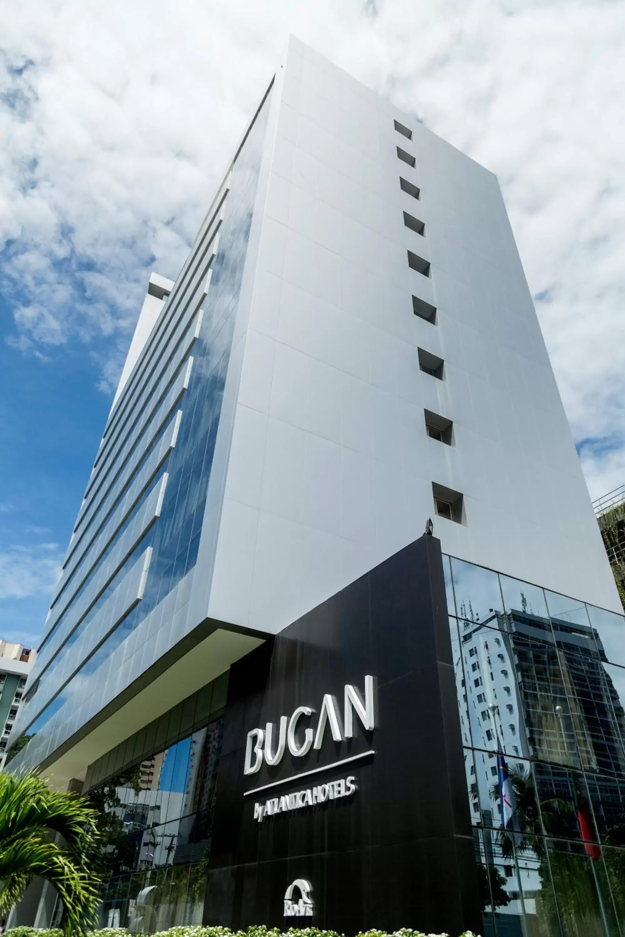 Facade/entrance, Property Building in Bugan Recife Boa Viagem Hotel - by Atlantica