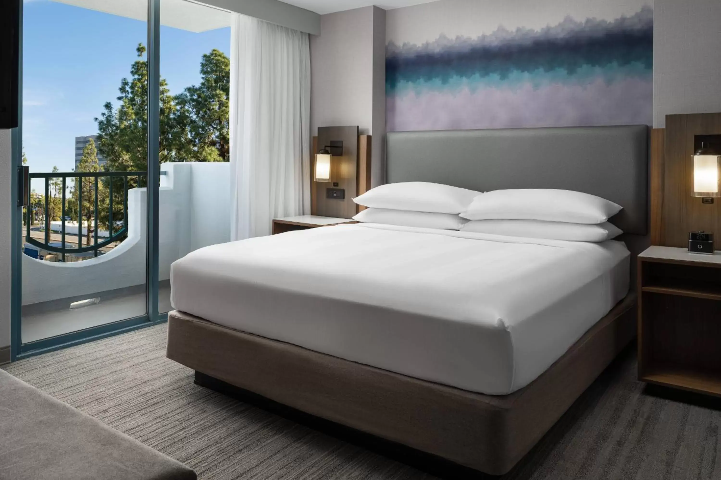 Guest room, 1 King, Sofa bed in Costa Mesa Marriott