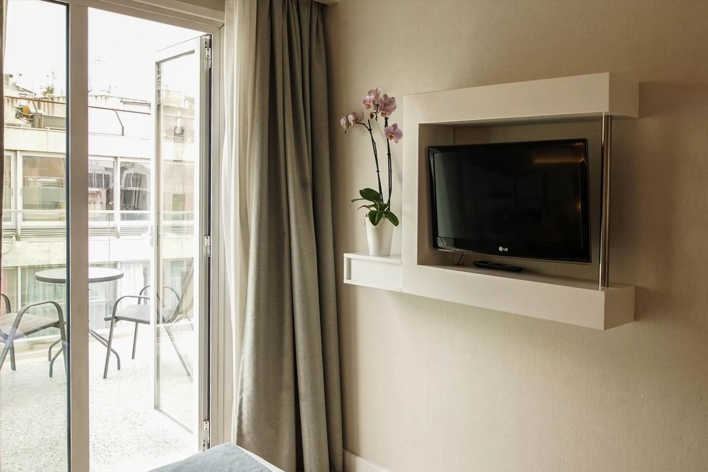 TV and multimedia in Athens Cypria Hotel