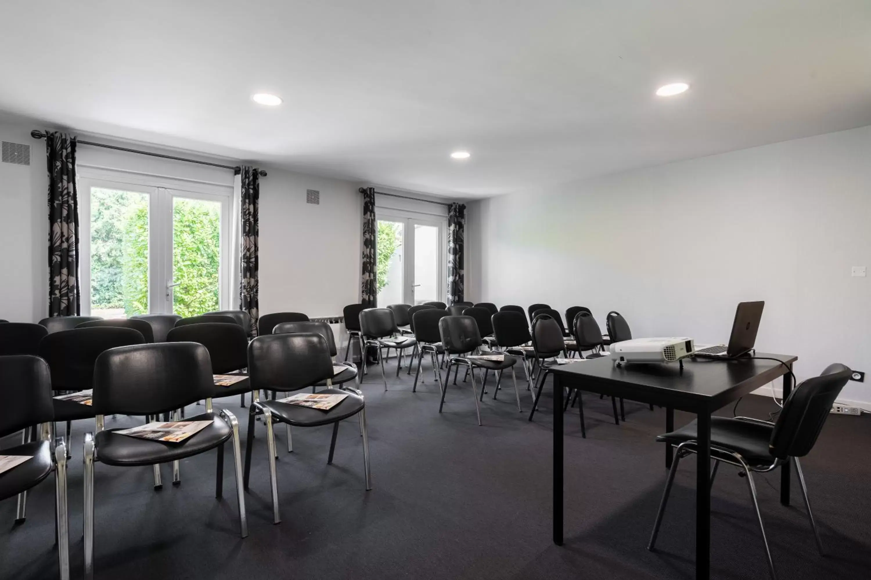 Business facilities, Business Area/Conference Room in Brit Hotel Avignon Sud Le Calendal