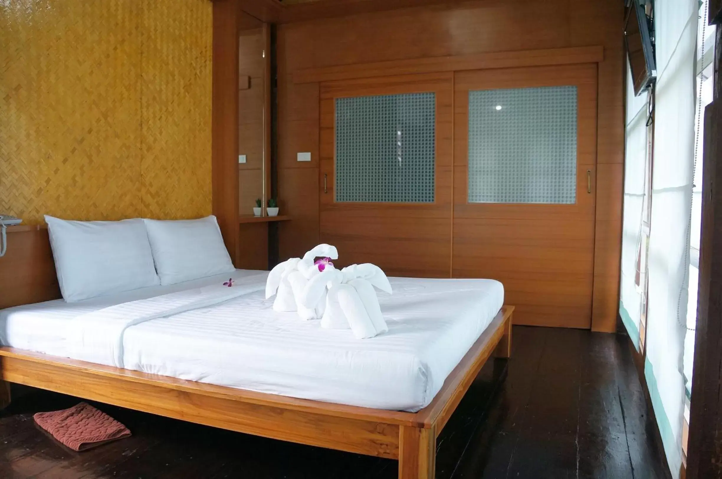 Bed in Chanpraya Resort