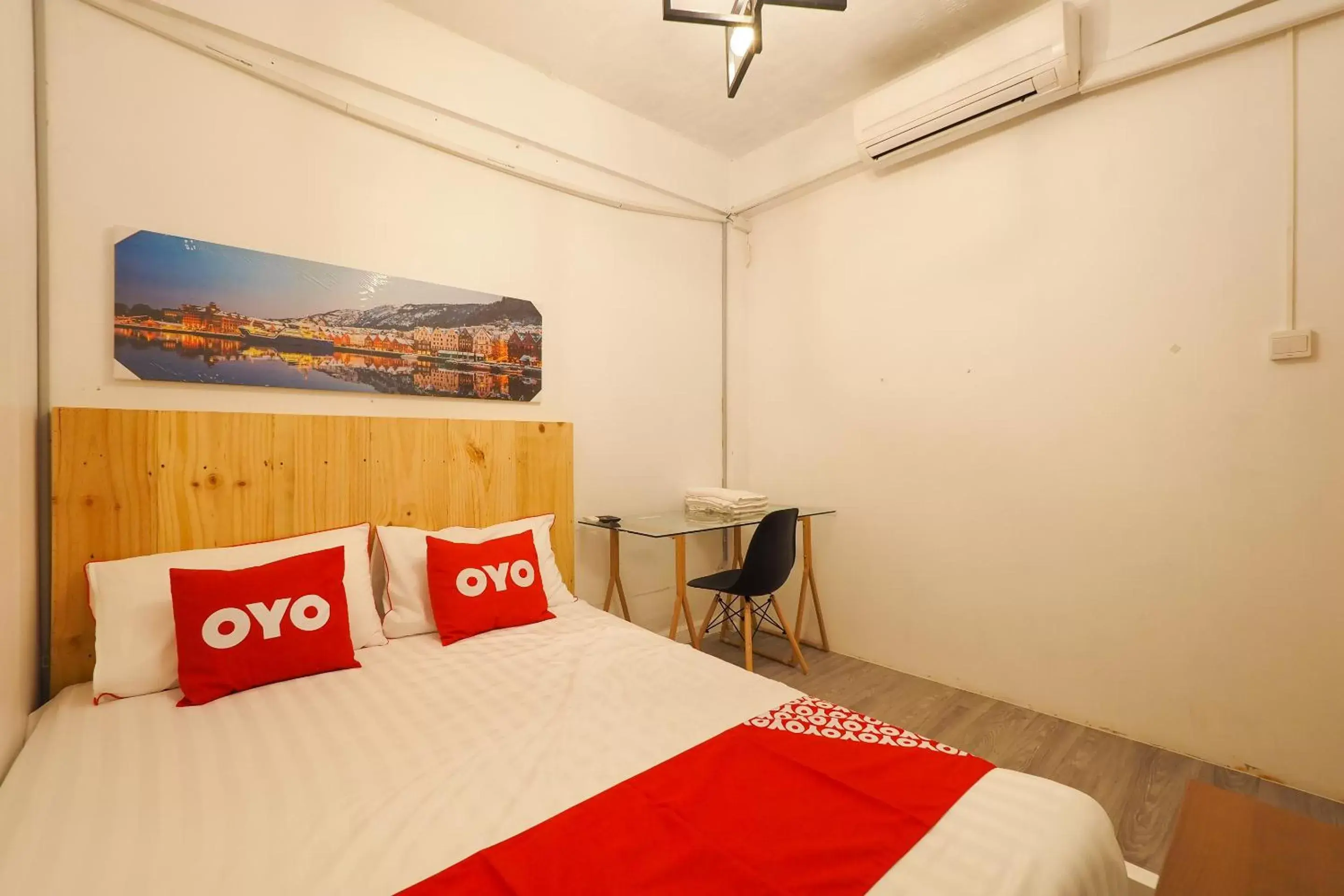 Bedroom in OYO 615 Bossa House Hostel & Cafe