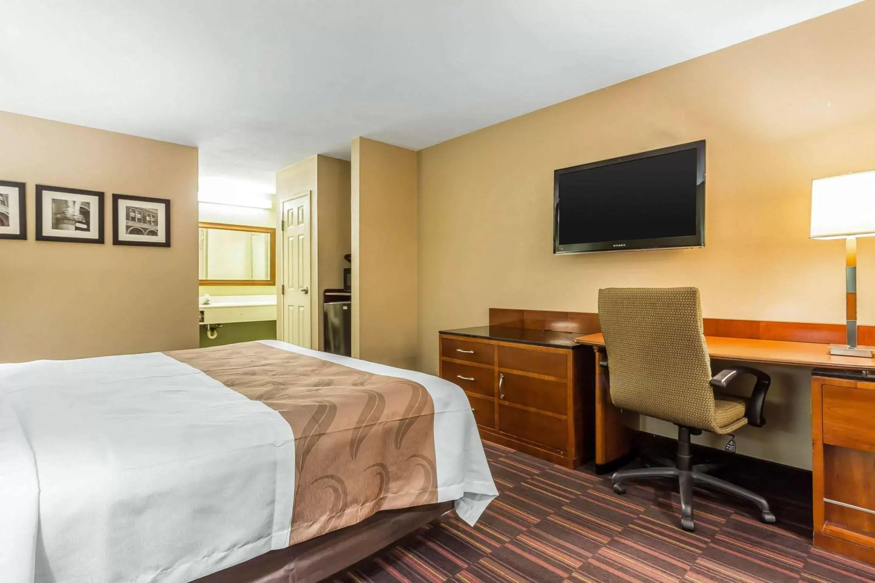 Photo of the whole room, Bed in Quality Inn & Suites near Robins Air Force Base