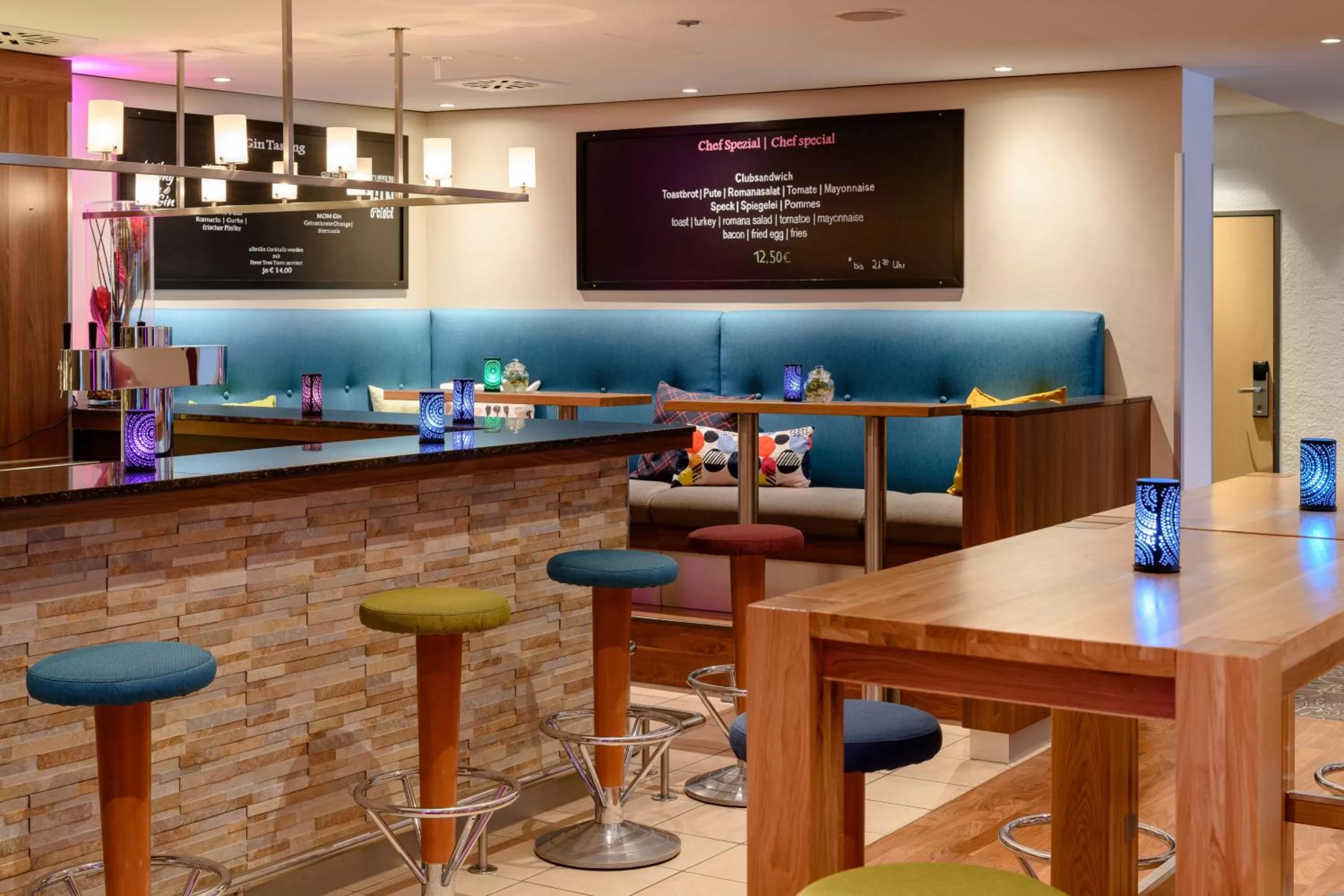 Lounge or bar in Mercure Hotel Köln West