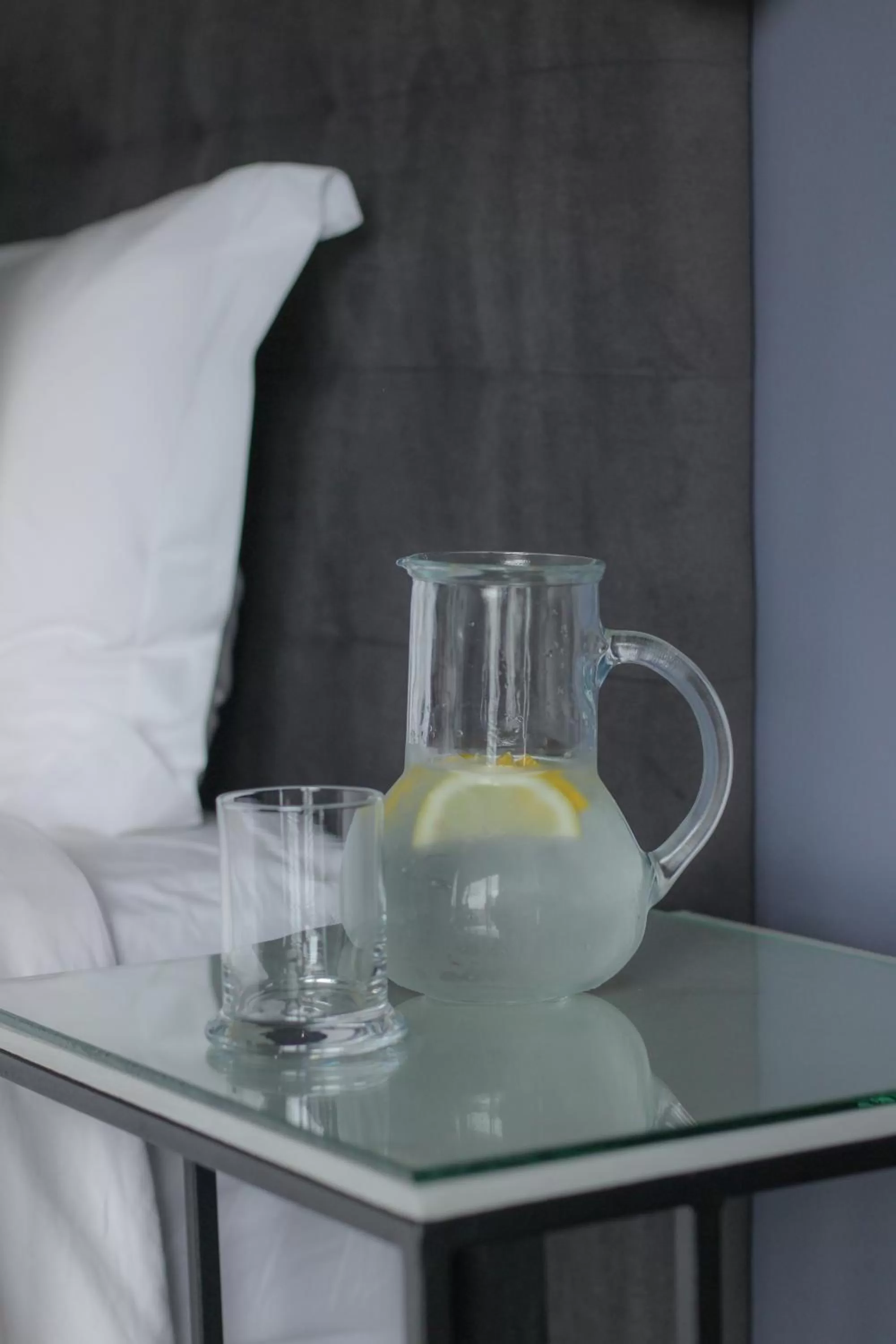 Bedroom, Drinks in The Raz