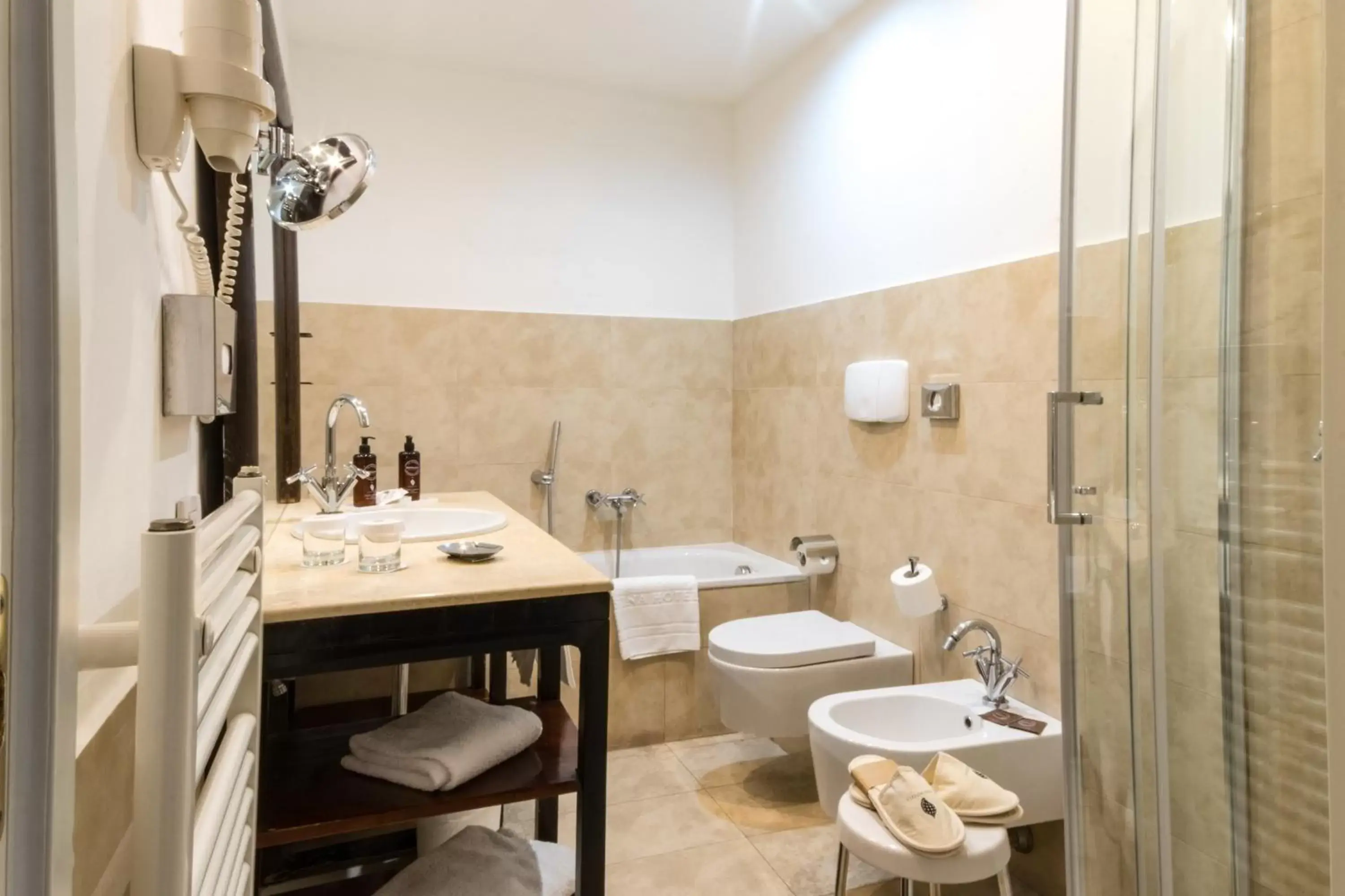 Bathroom in Hotel Sina Astor