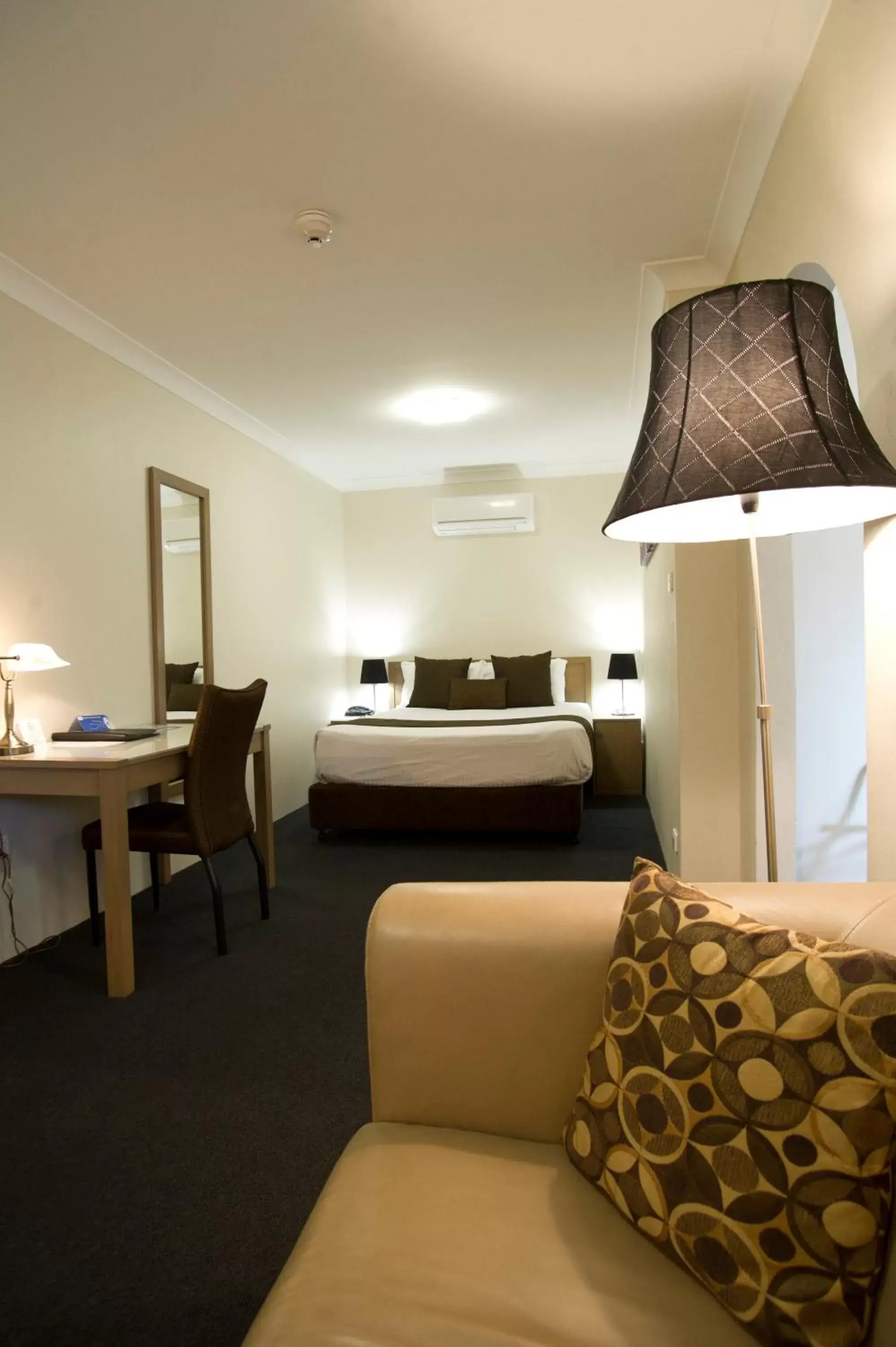 Photo of the whole room, Seating Area in Noah's Mid City Motor Inn Muswellbrook