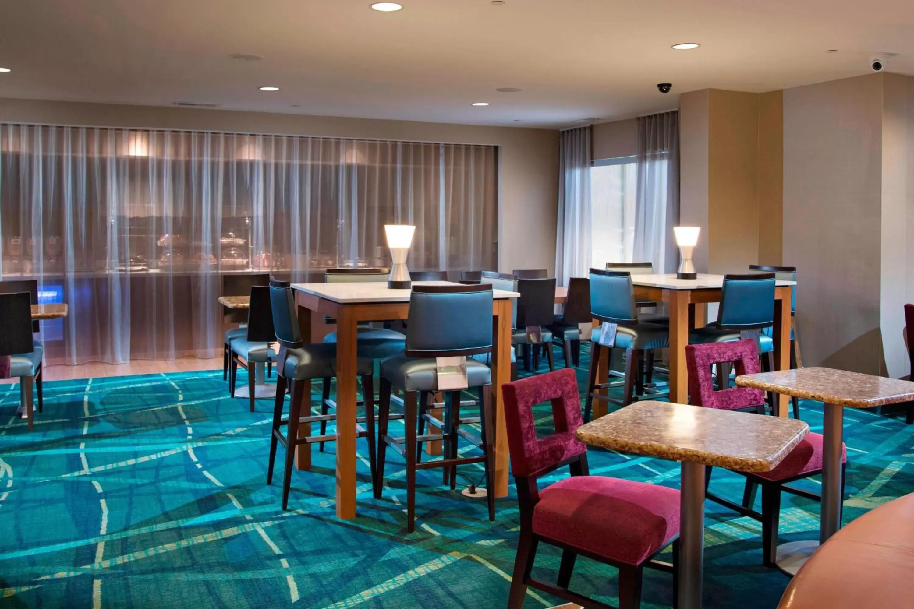 Breakfast, Restaurant/Places to Eat in SpringHill Suites by Marriott Atlanta Alpharetta