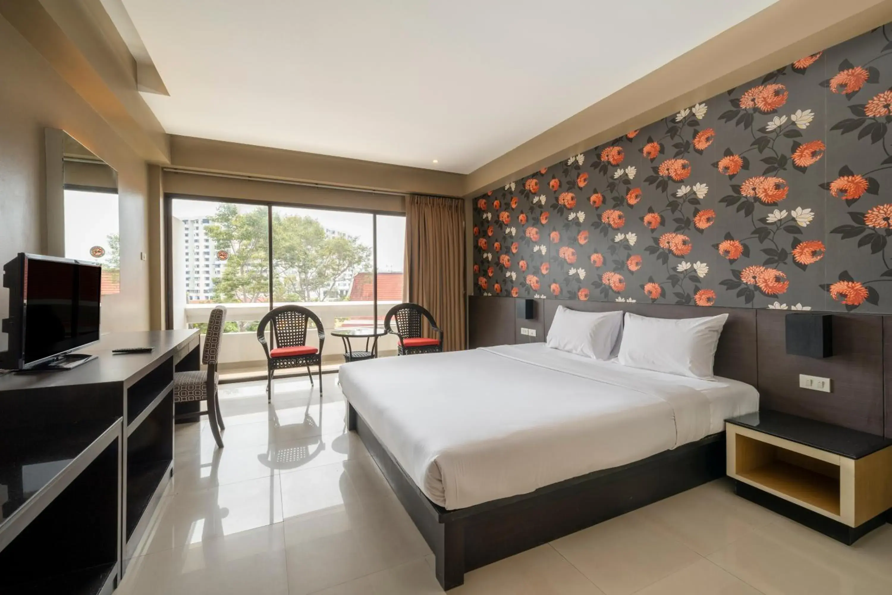 Bedroom, Bed in Welcome Plaza Hotel Pattaya