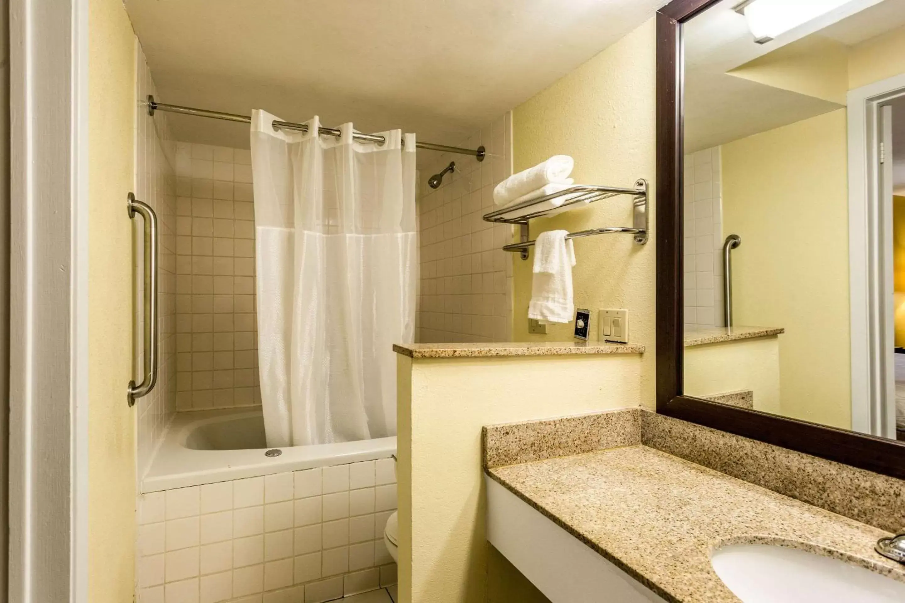 Bedroom, Bathroom in Quality Inn Indianola