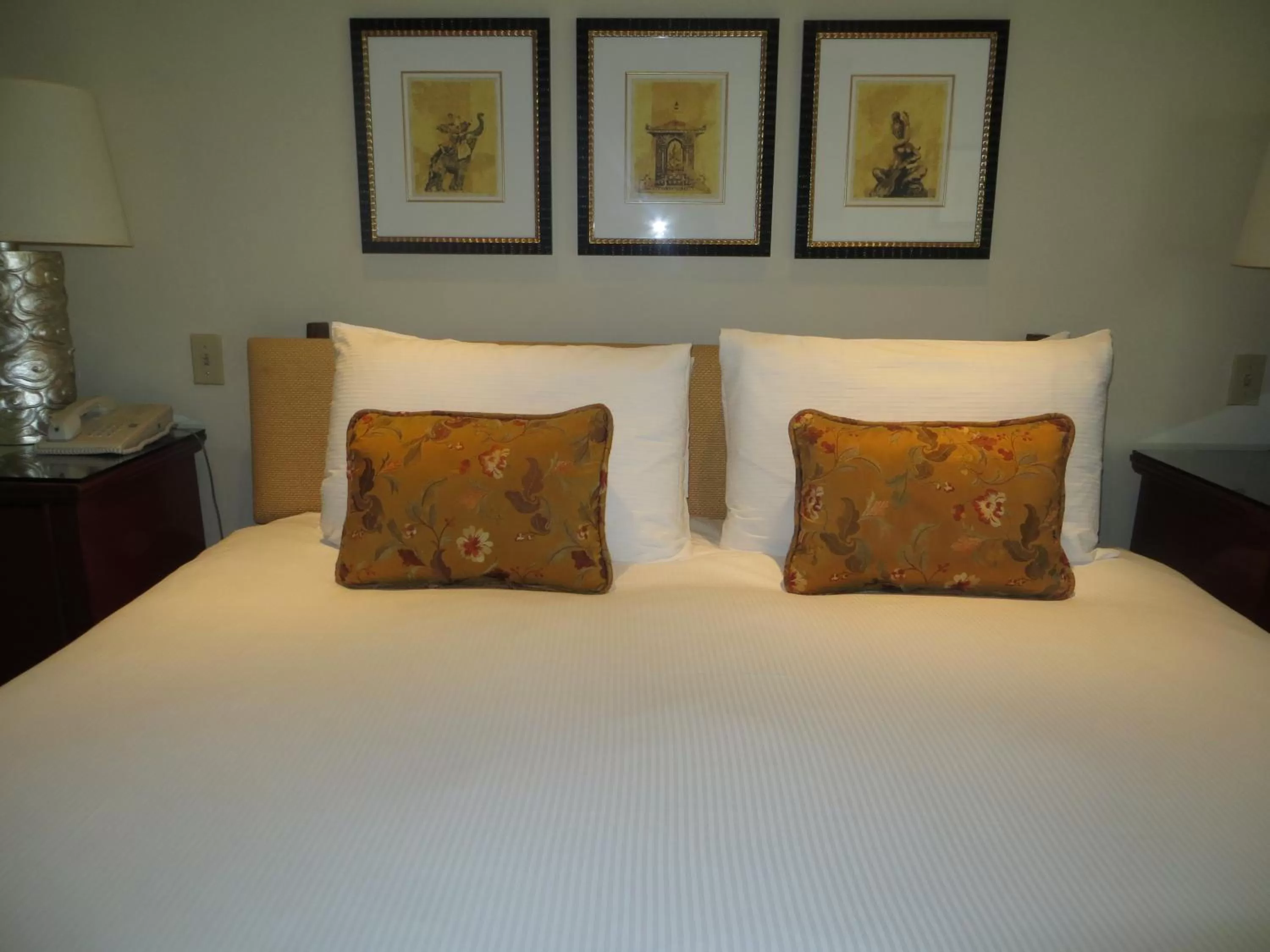 Bed in Tradewinds Carmel
