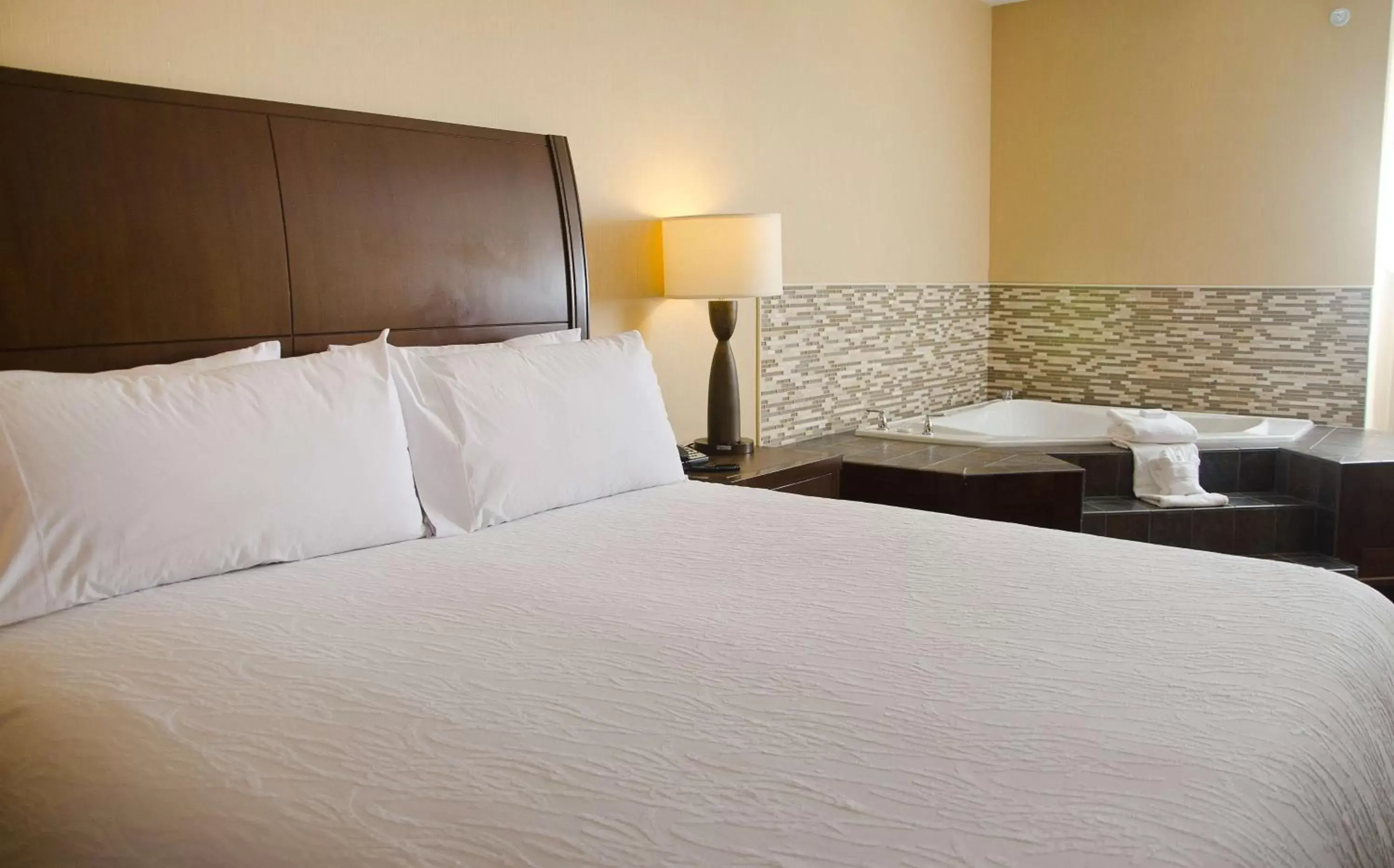 Bed in Hilton Garden Inn Watertown