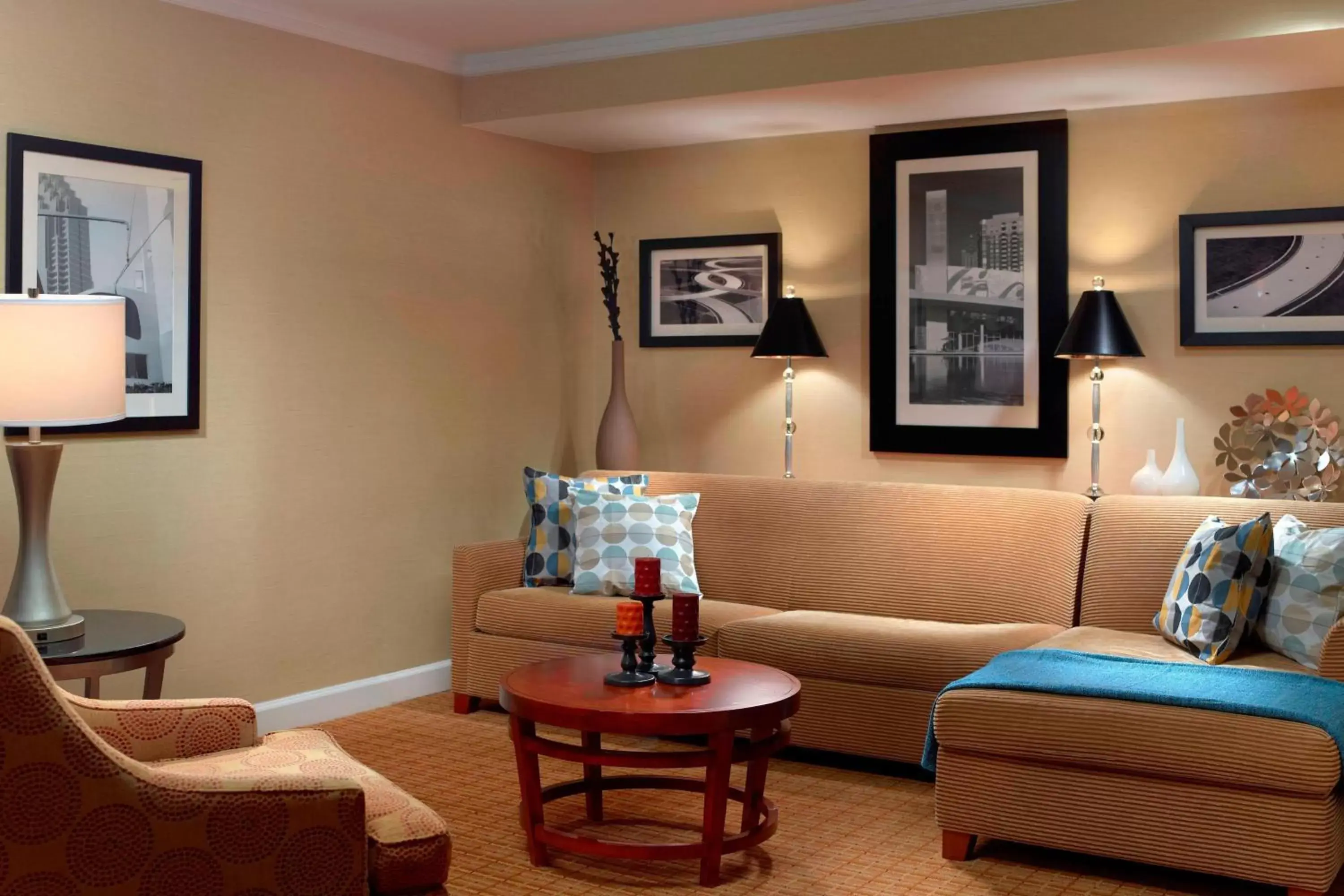 Living room, Seating Area in Atlanta Marriott Suites Midtown