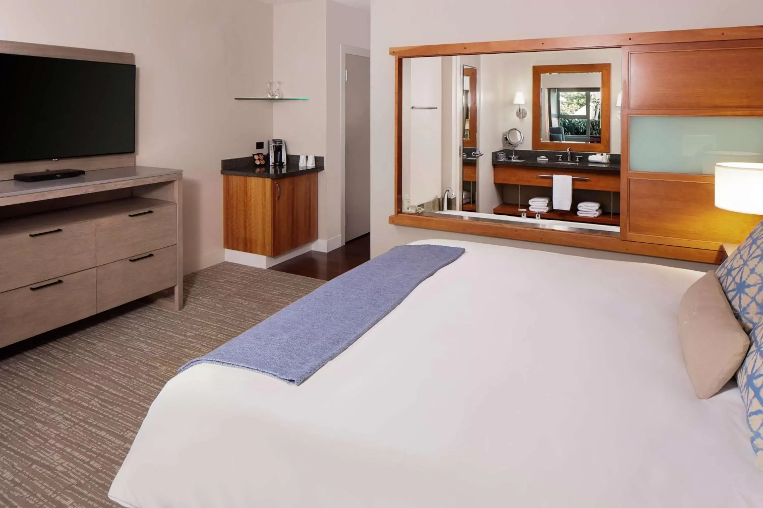 Bedroom, Bed in Chrysalis Inn & Spa Bellingham, Curio Collection by Hilton