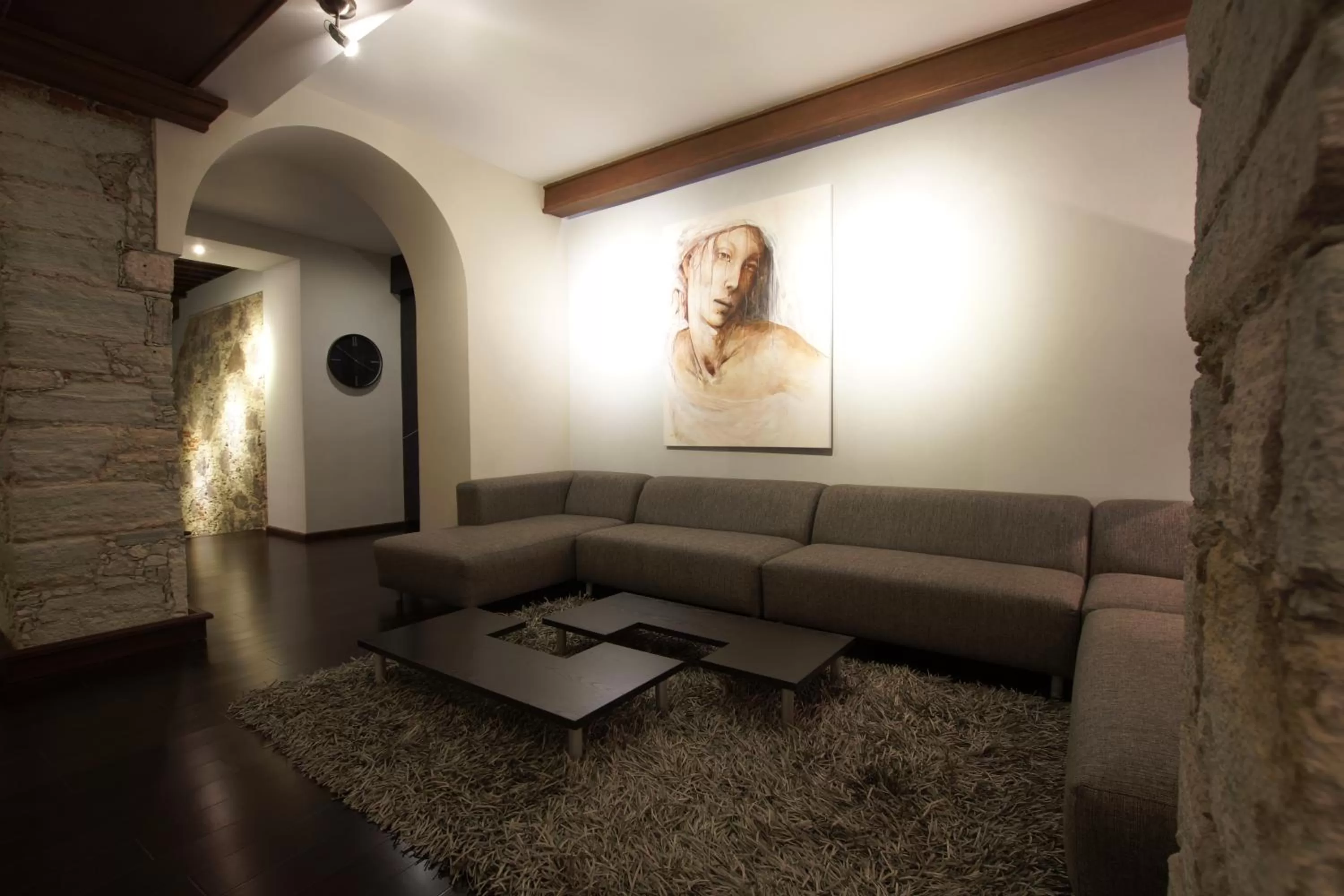 Living room in 1850 Hotel Boutique